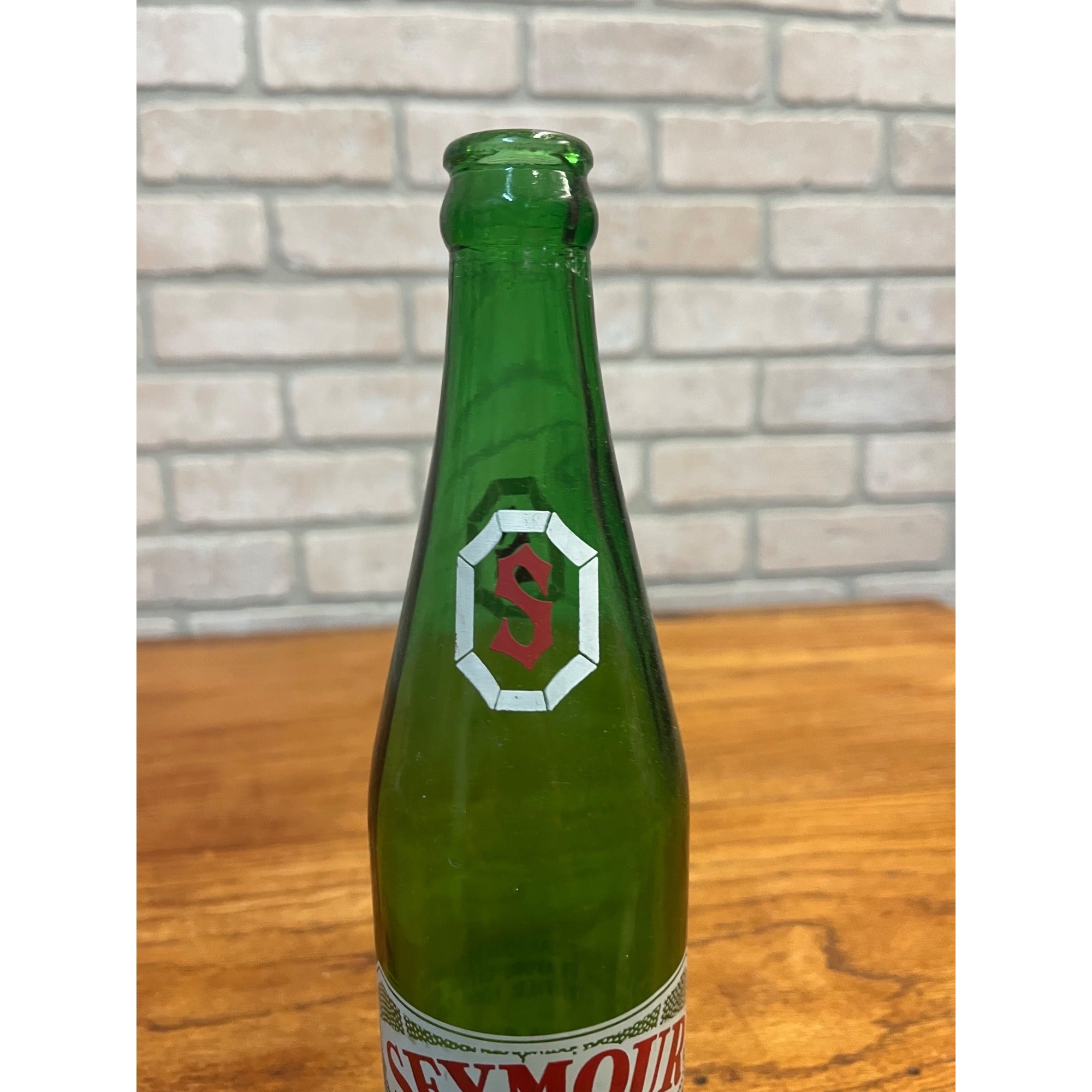 Vintage Seymour Beverages ACL 16oz GREEN Glass Soda Bottle Wisconsin Wis WI