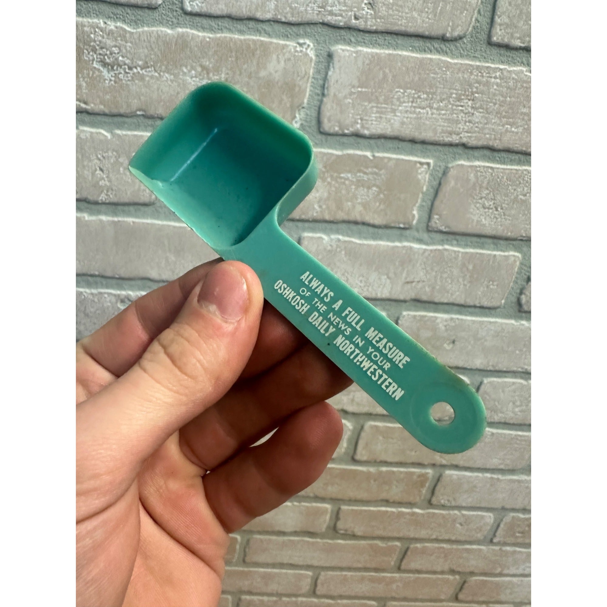 Vintage Oshkosh Daily Northwestern Newspaper Advertising Measuring Scoop Plastic