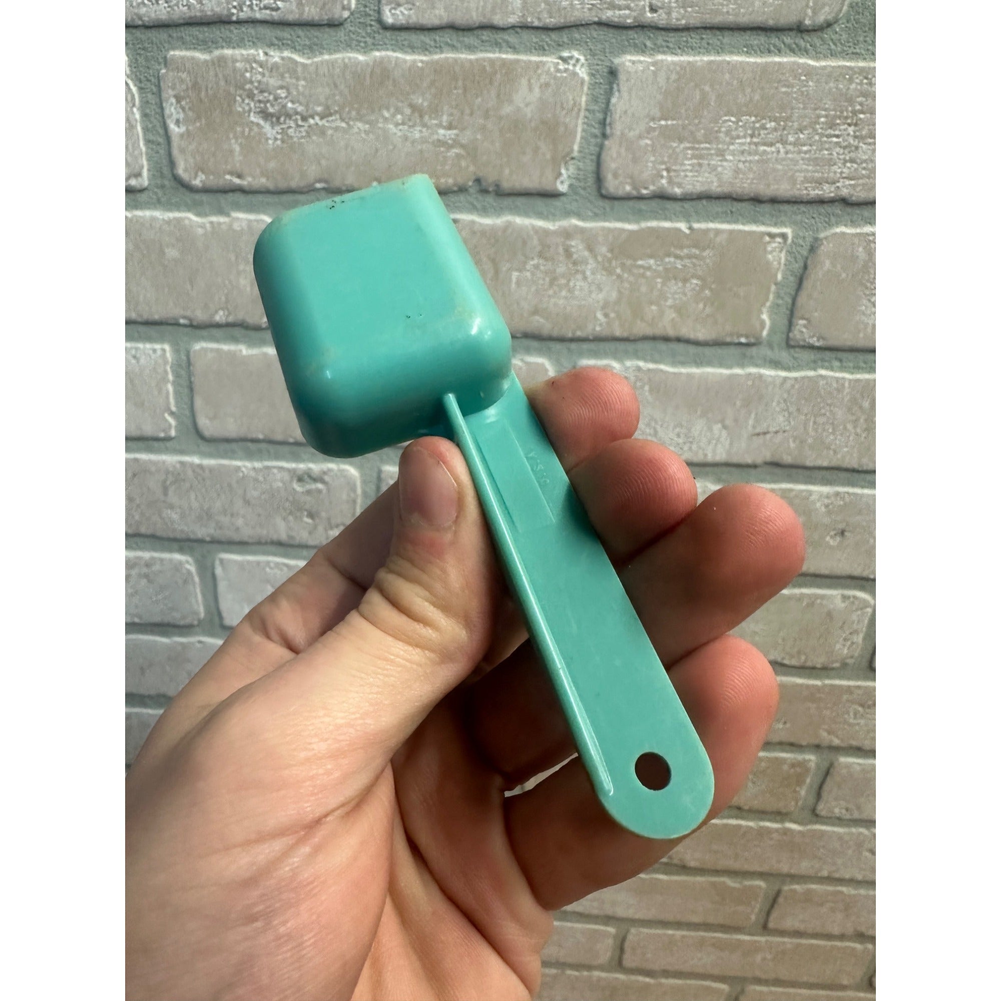 Vintage Oshkosh Daily Northwestern Newspaper Advertising Measuring Scoop Plastic