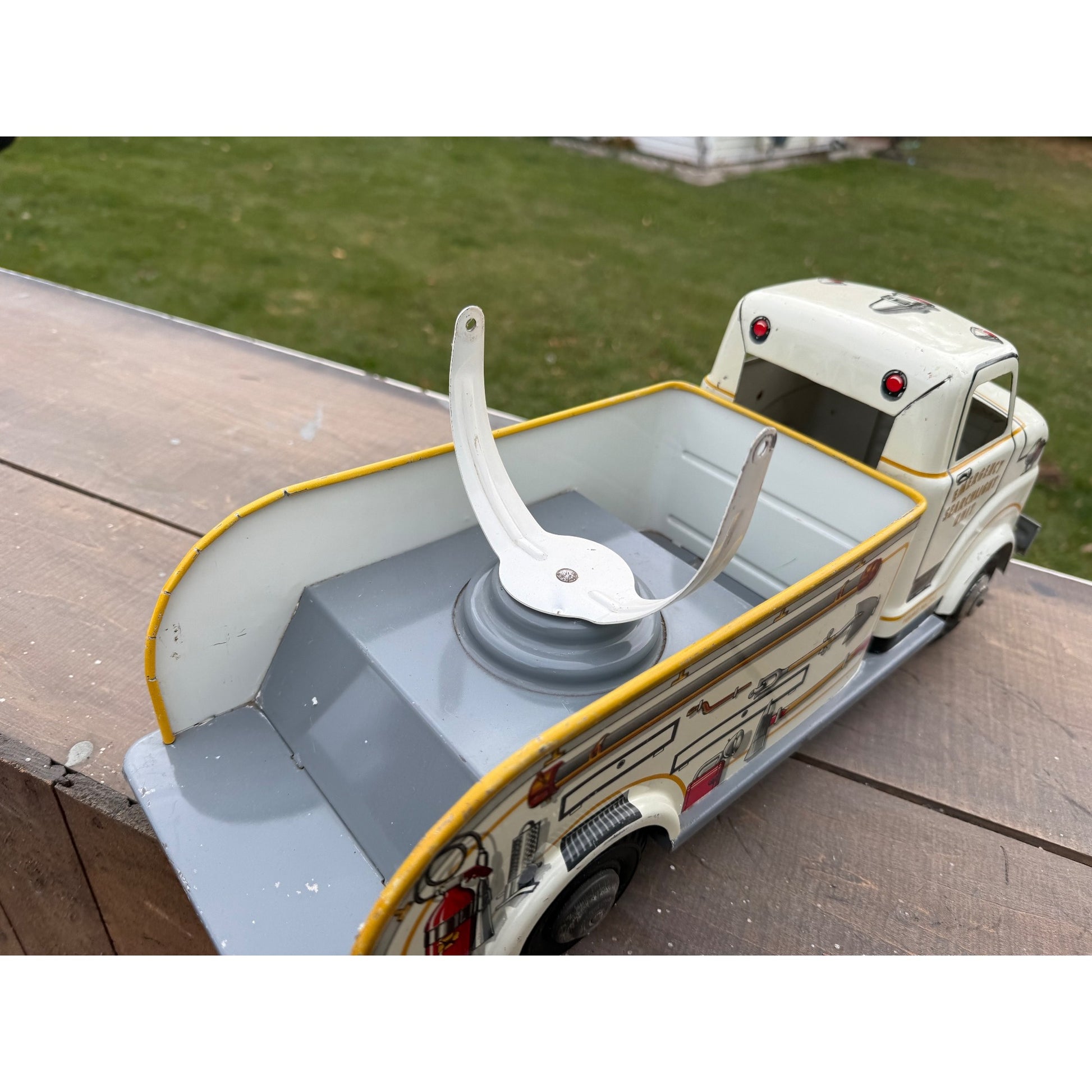 Vintage Marx Emergency Searchlight Unit Truck Tin Litho Metal Toy 17.5"