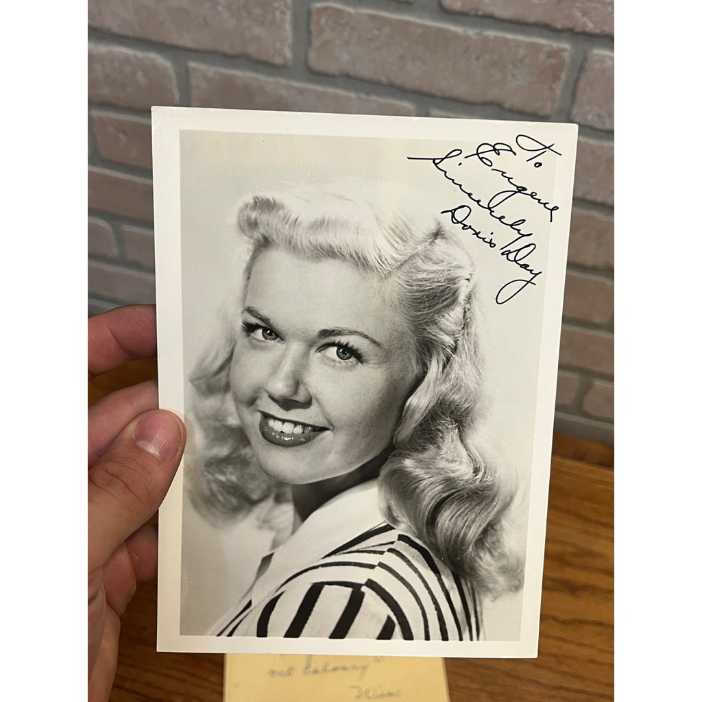 Doris Day Original Signed Autograph 5" X 7" Photo Photograph with Envelope