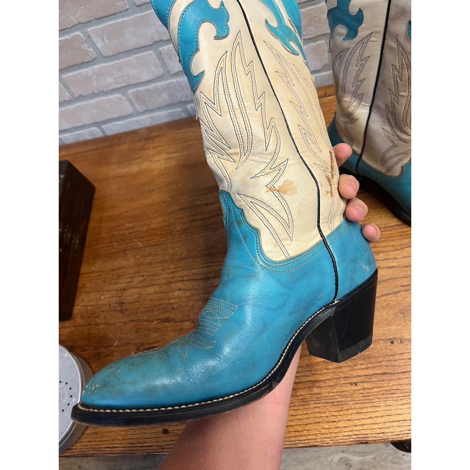 Vintage Laredo Women’s Western Cowboy Boots – Turquoise & White Leather – Size 8.5 B – USA Made