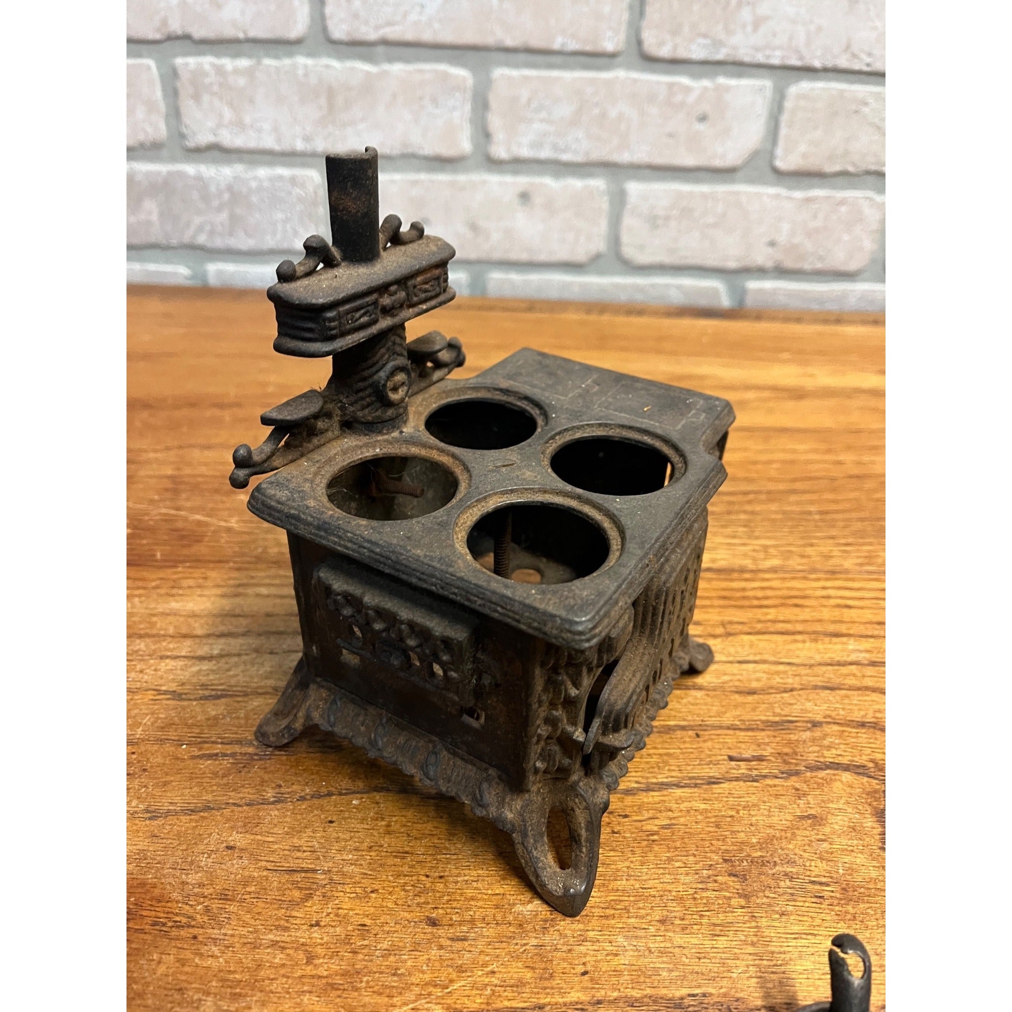 Vintage Antique Cast Iron QUEEN Child's Toy Stove Dollhouse Miniature As-Is