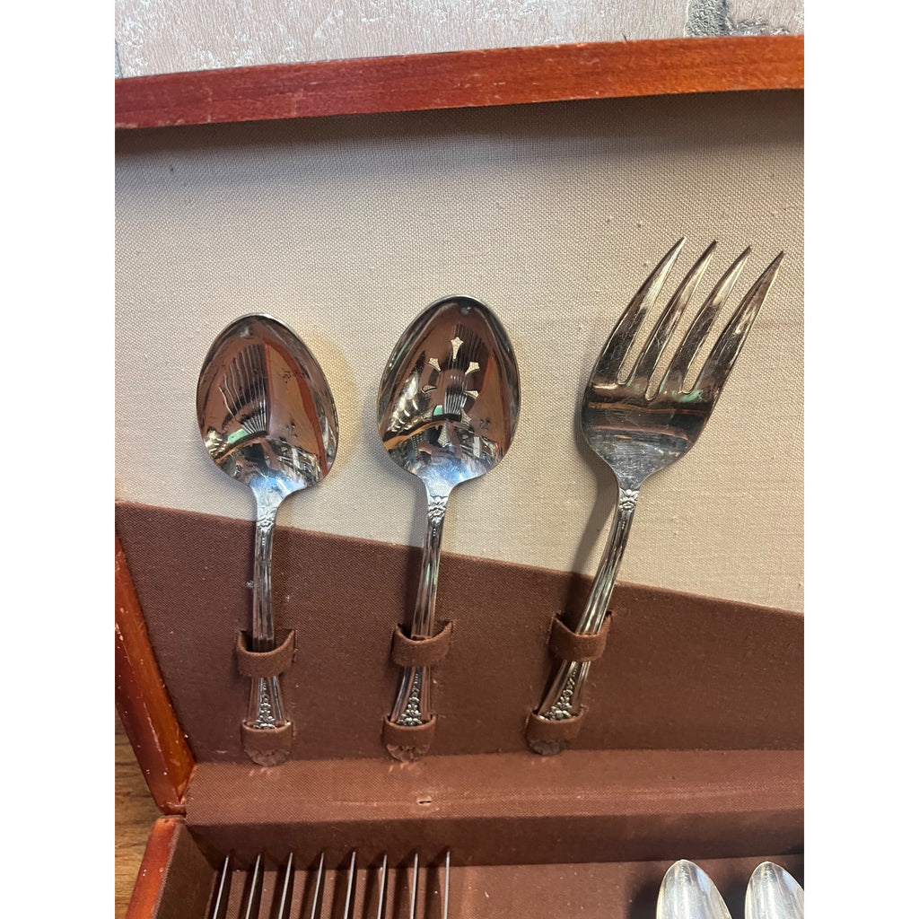 Vintage Jubilee Silverware Wm Rogers Mfg. Co. Silver Plate 52pc Set Dinnerware Flatware