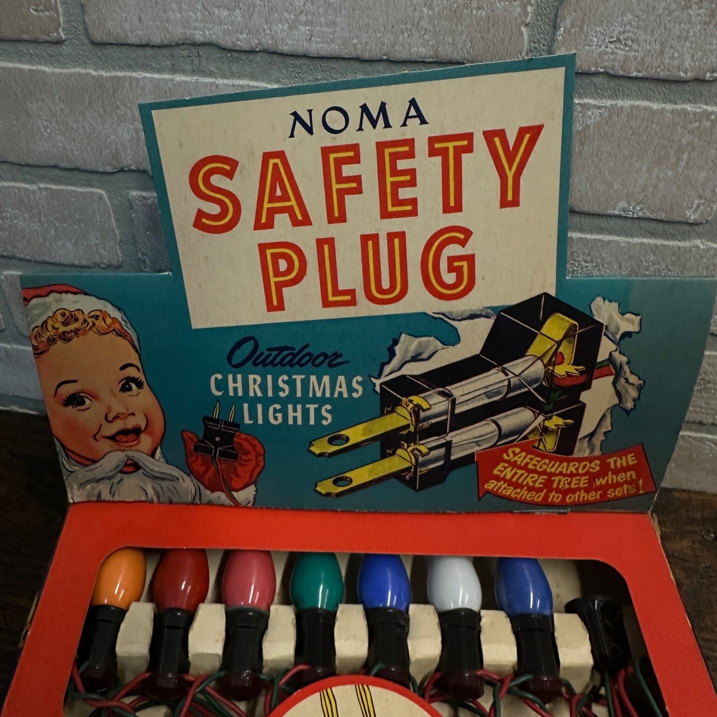 Vintage NOMA Safety Plug Outdoor 15 Christmas Lights in Original Box