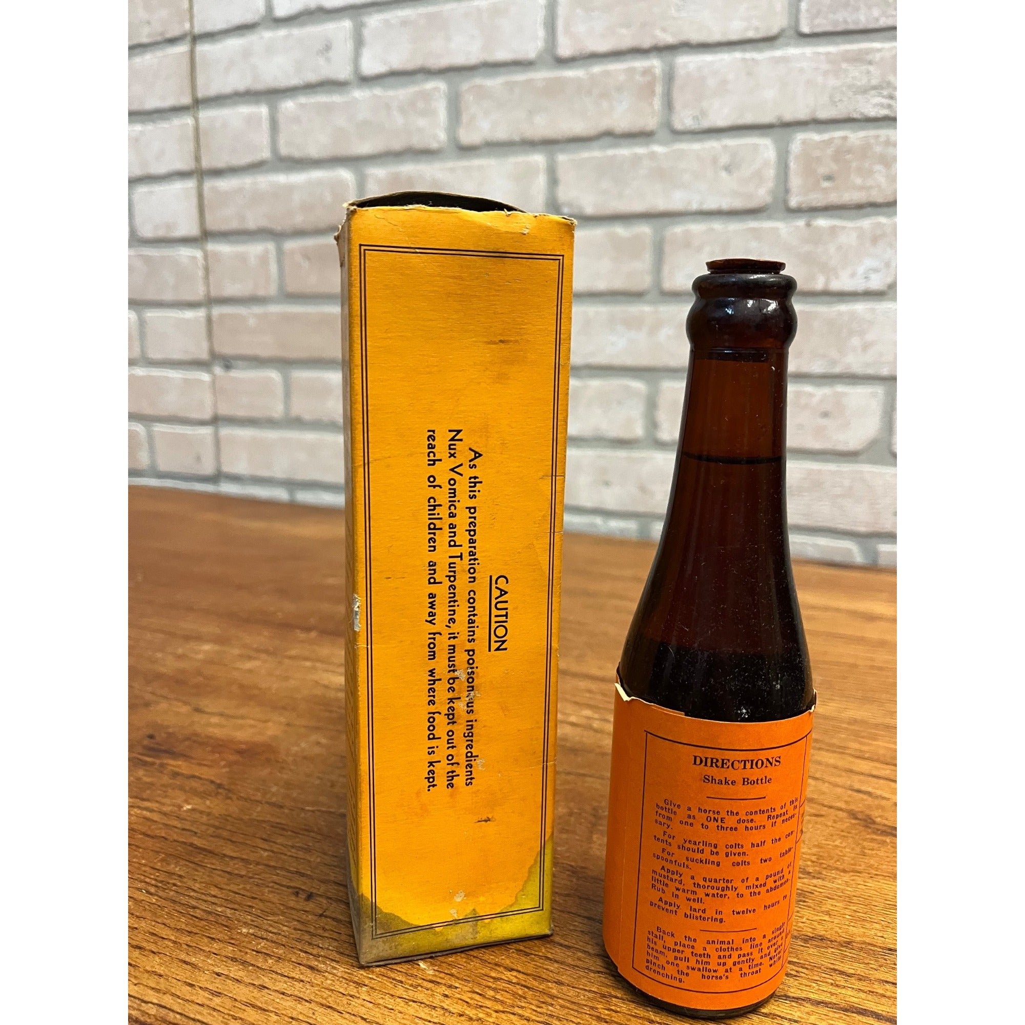 Vintage Dr. Roberts Veterinary Wind Colic Medicine Bottle Farm Waukesha Wis