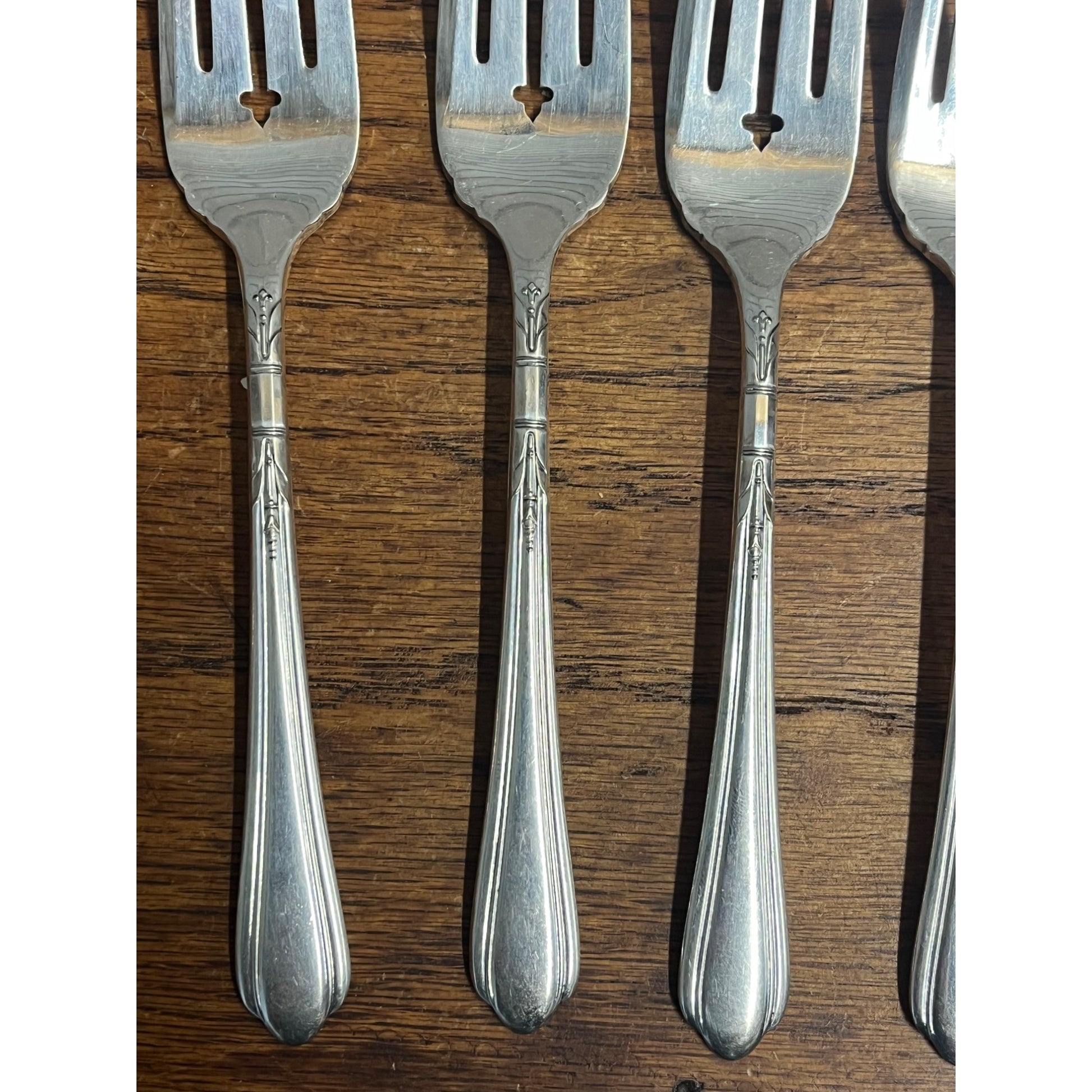 Lot (5) Salad Forks "June Nursery" 1932 Tudor Plate Oneida Community Silverplate