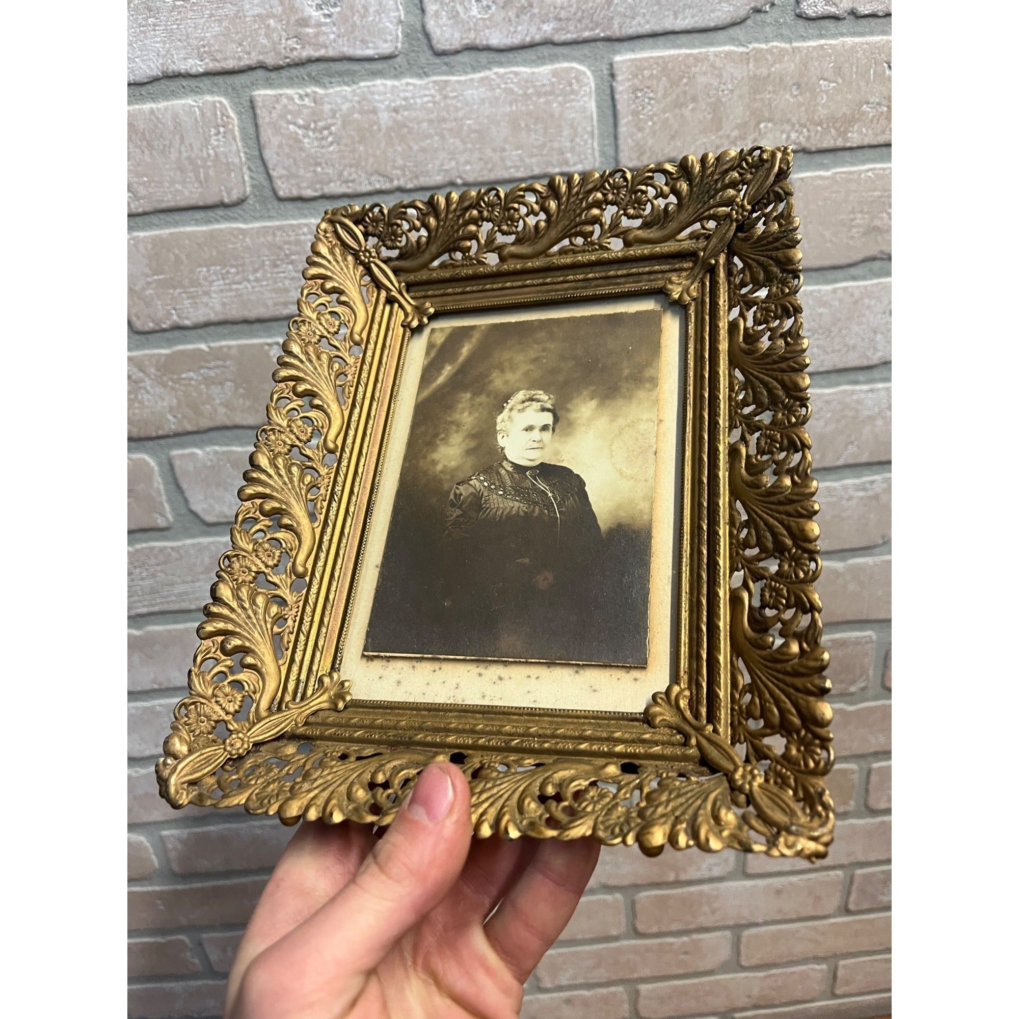 Antique Victorian Ornate Picture Photo Frame 7.5"x9.5" Brass-Tone Metal