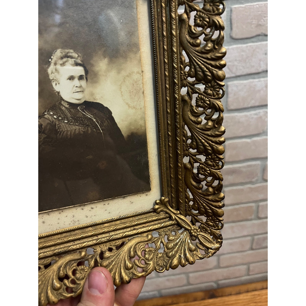 Antique Victorian Ornate Picture Photo Frame 7.5"x9.5" Brass-Tone Metal