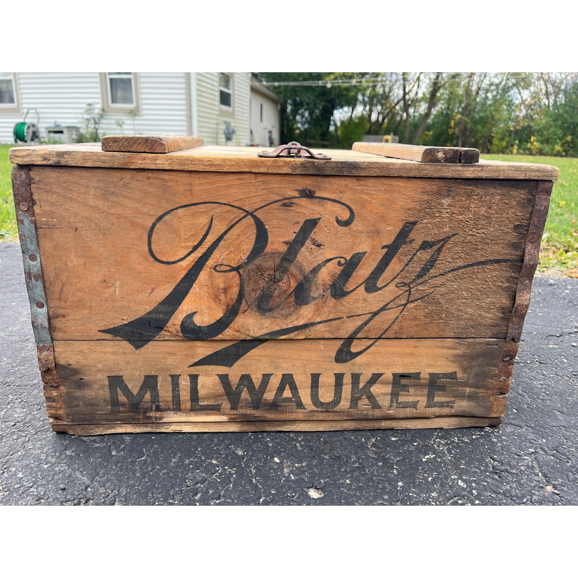 Vintage Blatz Brewing Co. Milwaukee WI Wooden Beer Crate Bottle Case Lidded