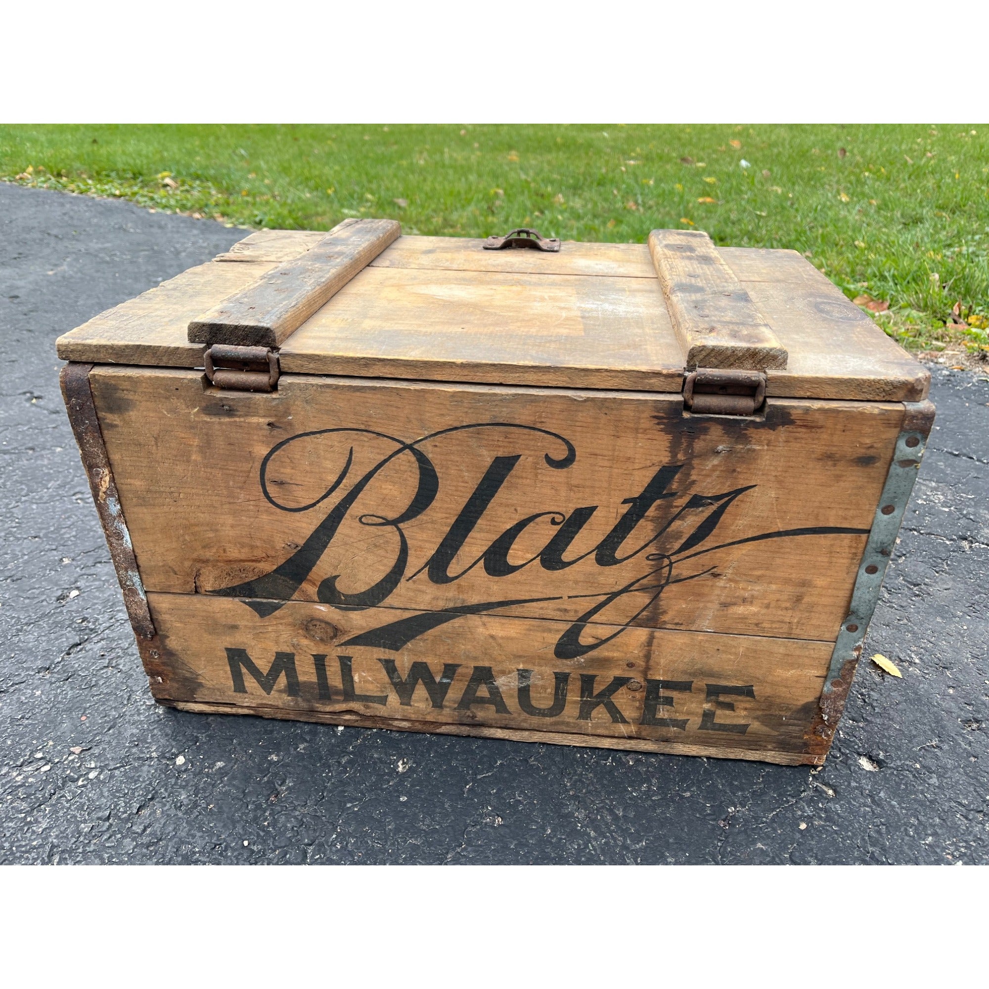 Vintage Blatz Brewing Co. Milwaukee WI Wooden Beer Crate Bottle Case Lidded
