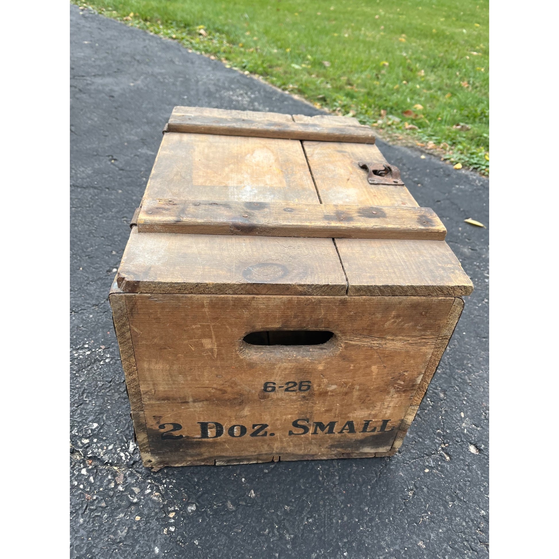 Vintage Blatz Brewing Co. Milwaukee WI Wooden Beer Crate Bottle Case Lidded