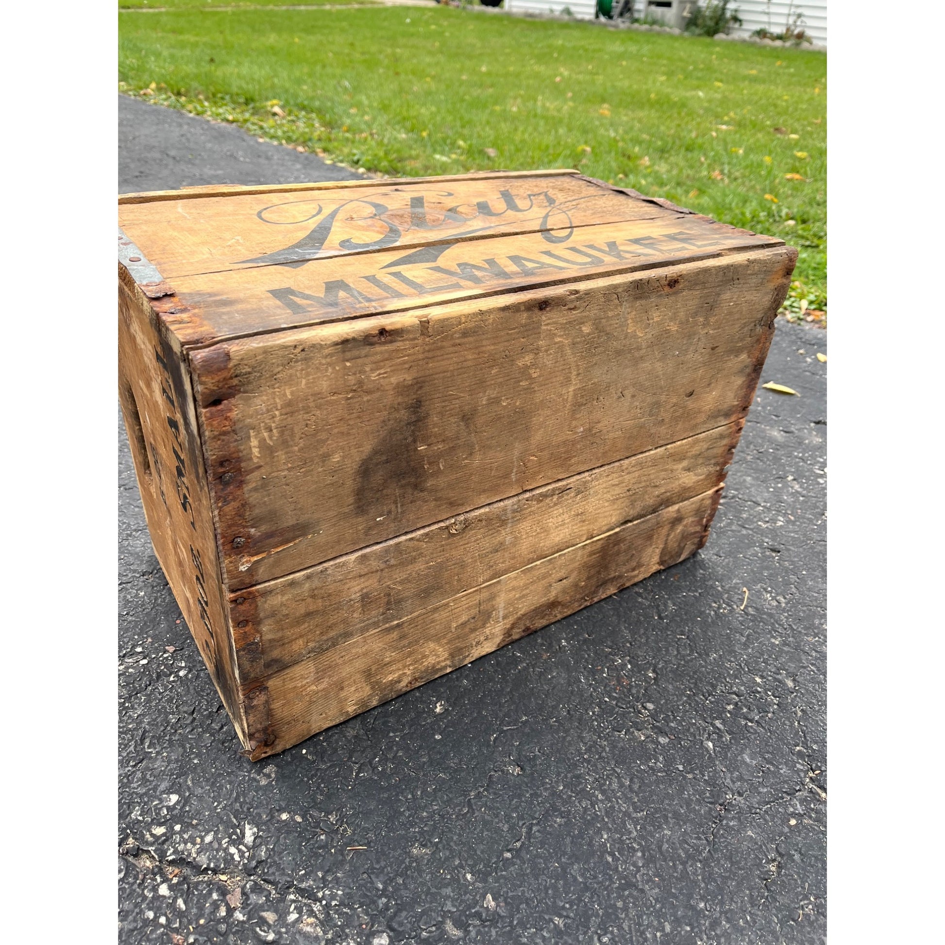 Vintage Blatz Brewing Co. Milwaukee WI Wooden Beer Crate Bottle Case Lidded