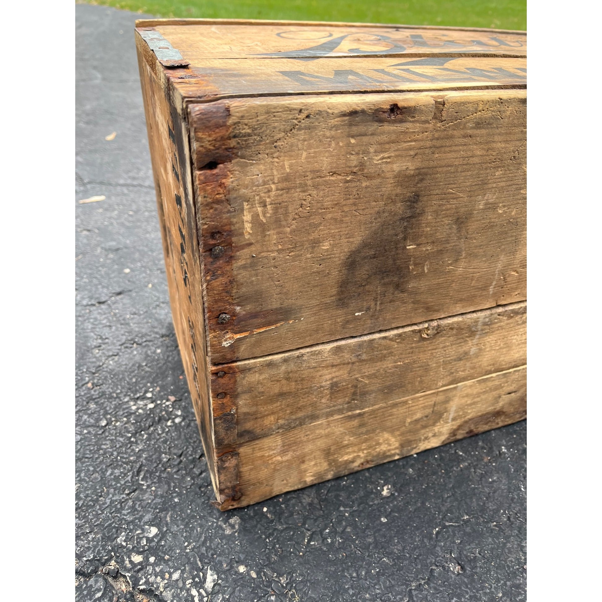 Vintage Blatz Brewing Co. Milwaukee WI Wooden Beer Crate Bottle Case Lidded