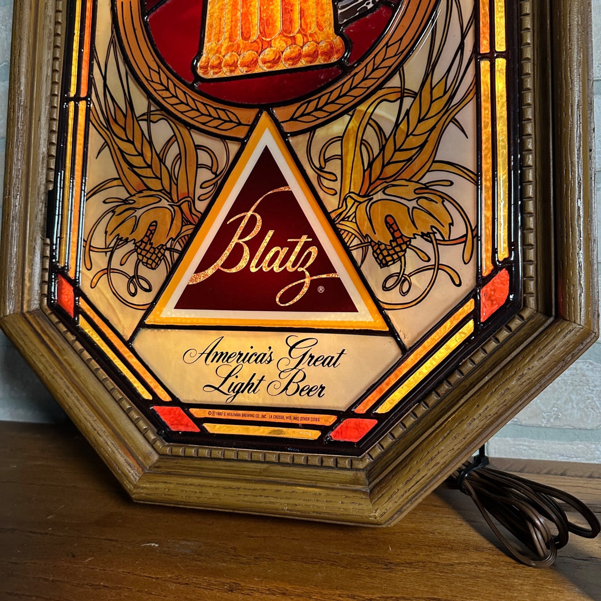 Vintage 1980 Blatz Beer Bubbling Motion Lighted Bar Advertising Sign