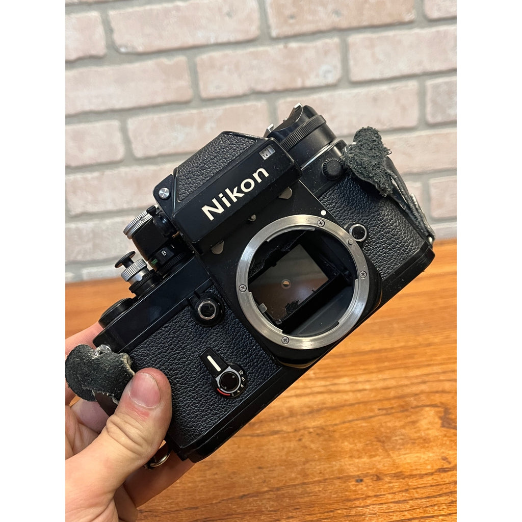 Vintage 1974 Nikon F2 35mm SLR Camera Black Body DE-1 Prism Japan 7464667