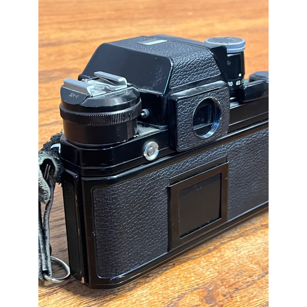 Vintage 1974 Nikon F2 35mm SLR Camera Black Body DE-1 Prism Japan 7464667