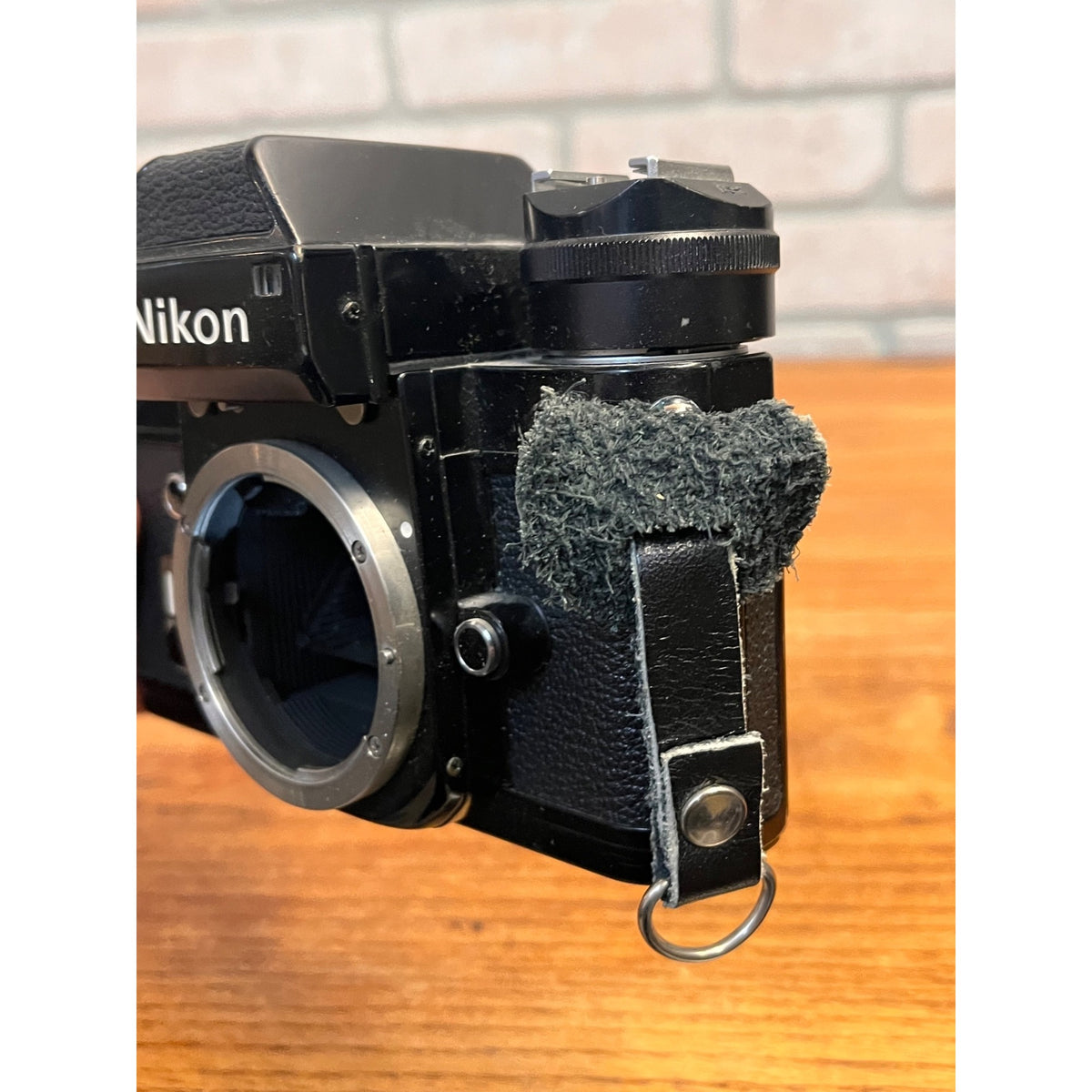 Vintage 1974 Nikon F2 35mm SLR Camera Black Body DE-1 Prism Japan 7464667