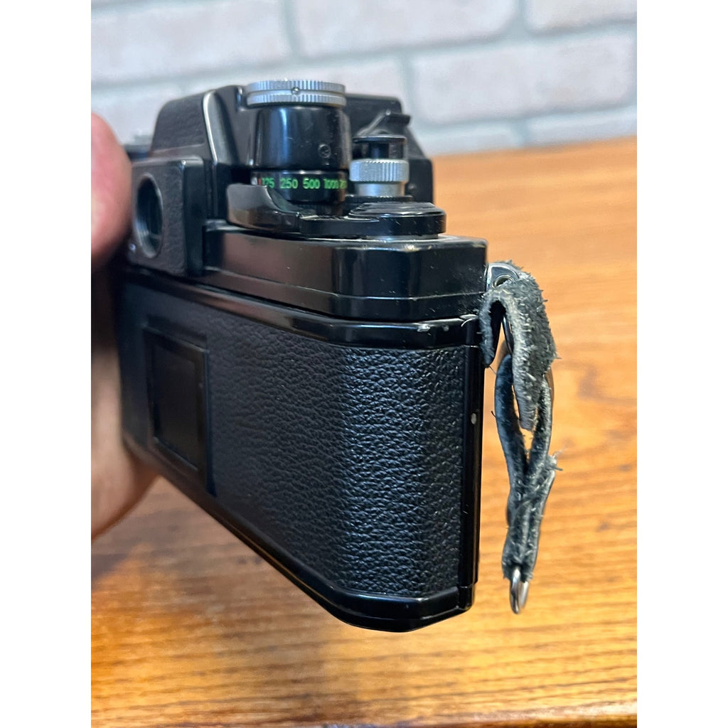 Vintage 1974 Nikon F2 35mm SLR Camera Black Body DE-1 Prism Japan 7464667