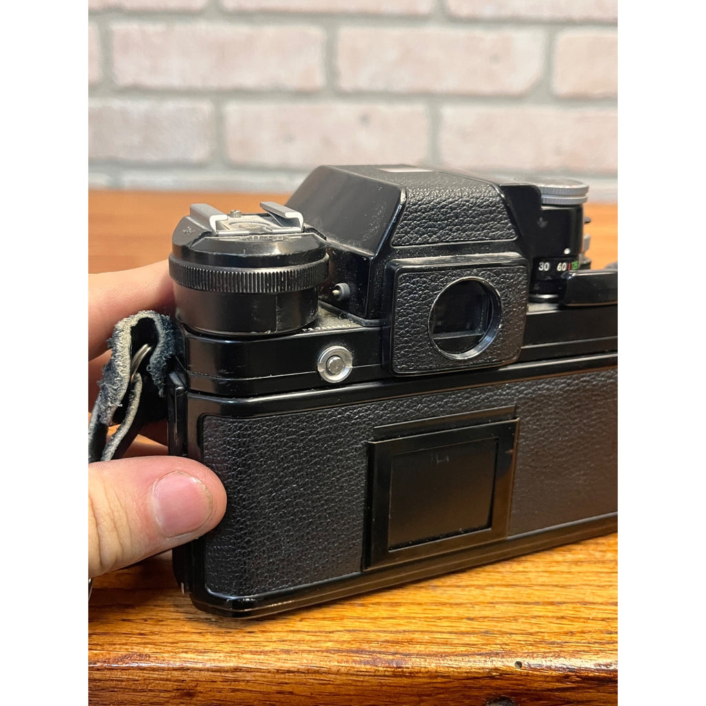Vintage 1974 Nikon F2 35mm SLR Camera Black Body DE-1 Prism Japan 7464667