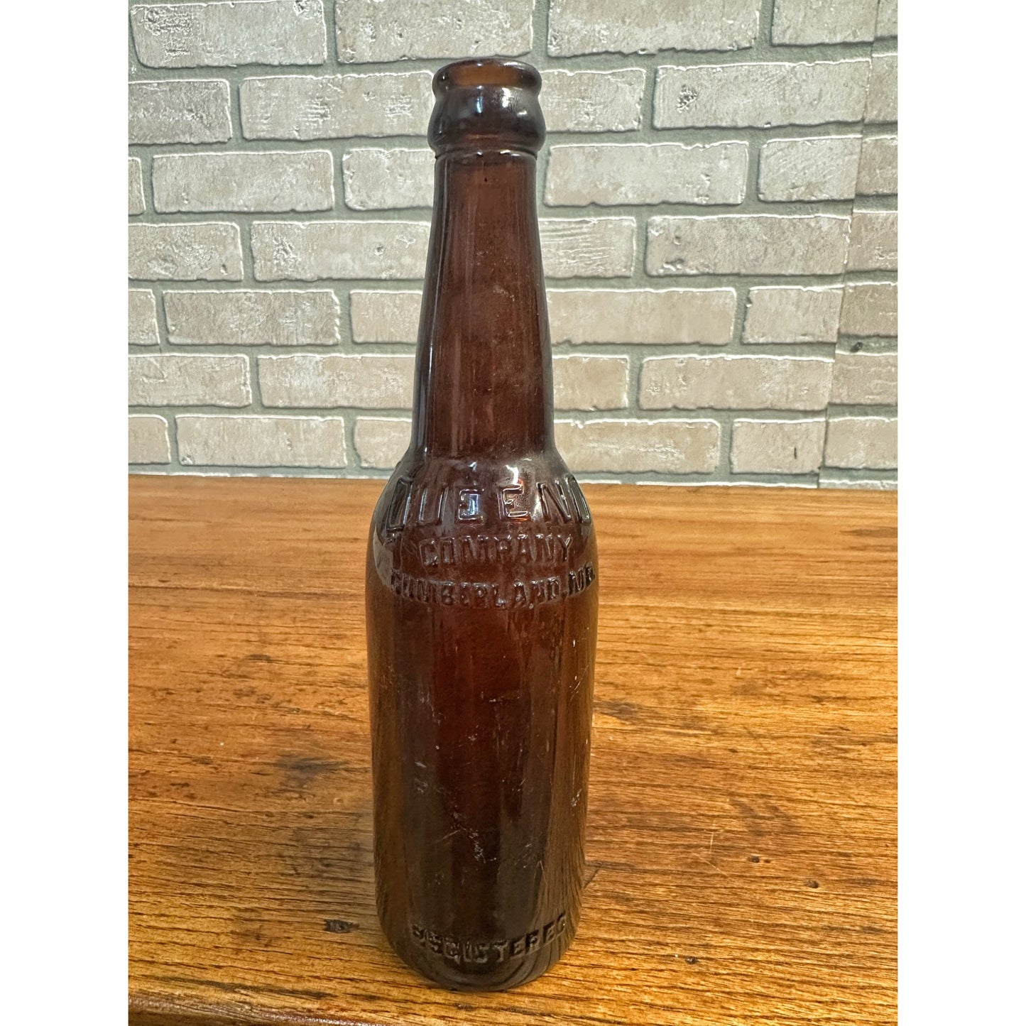 Queeno Brewing Co Cumberland MD Amber Brown Beer Bottle 12oz Embossed