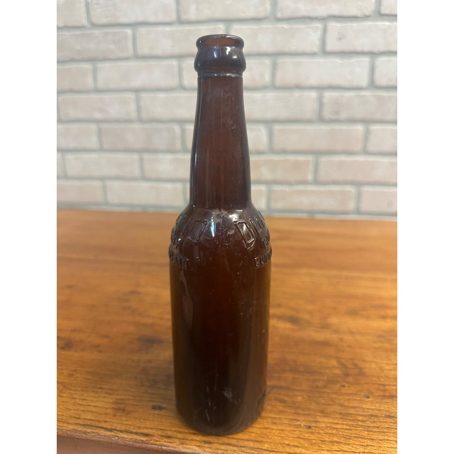 Queeno Brewing Co Cumberland MD Amber Brown Beer Bottle 12oz Embossed