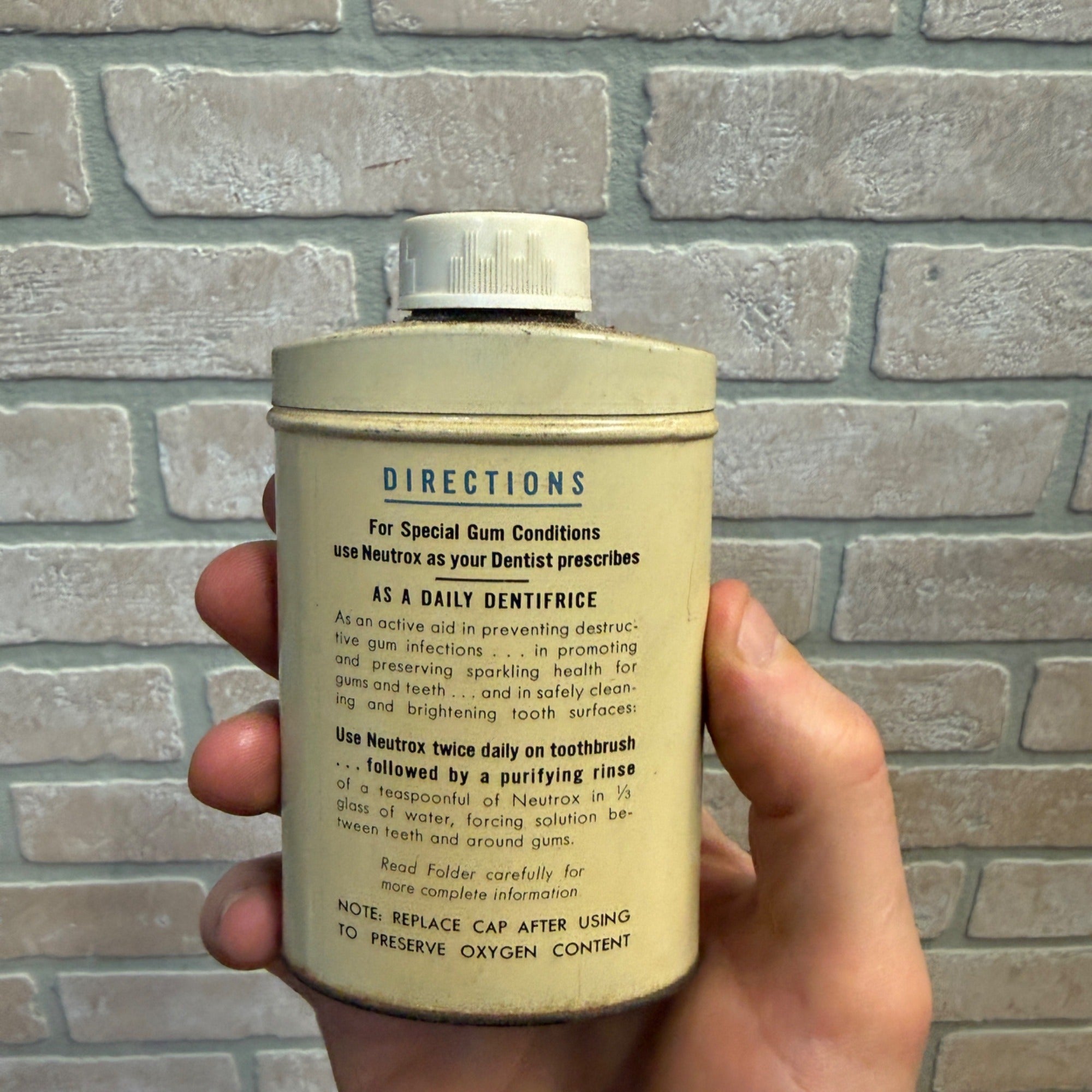 Vintage Vick Chemical Company NEUTROX For Teeth And Gums Collectible Tin