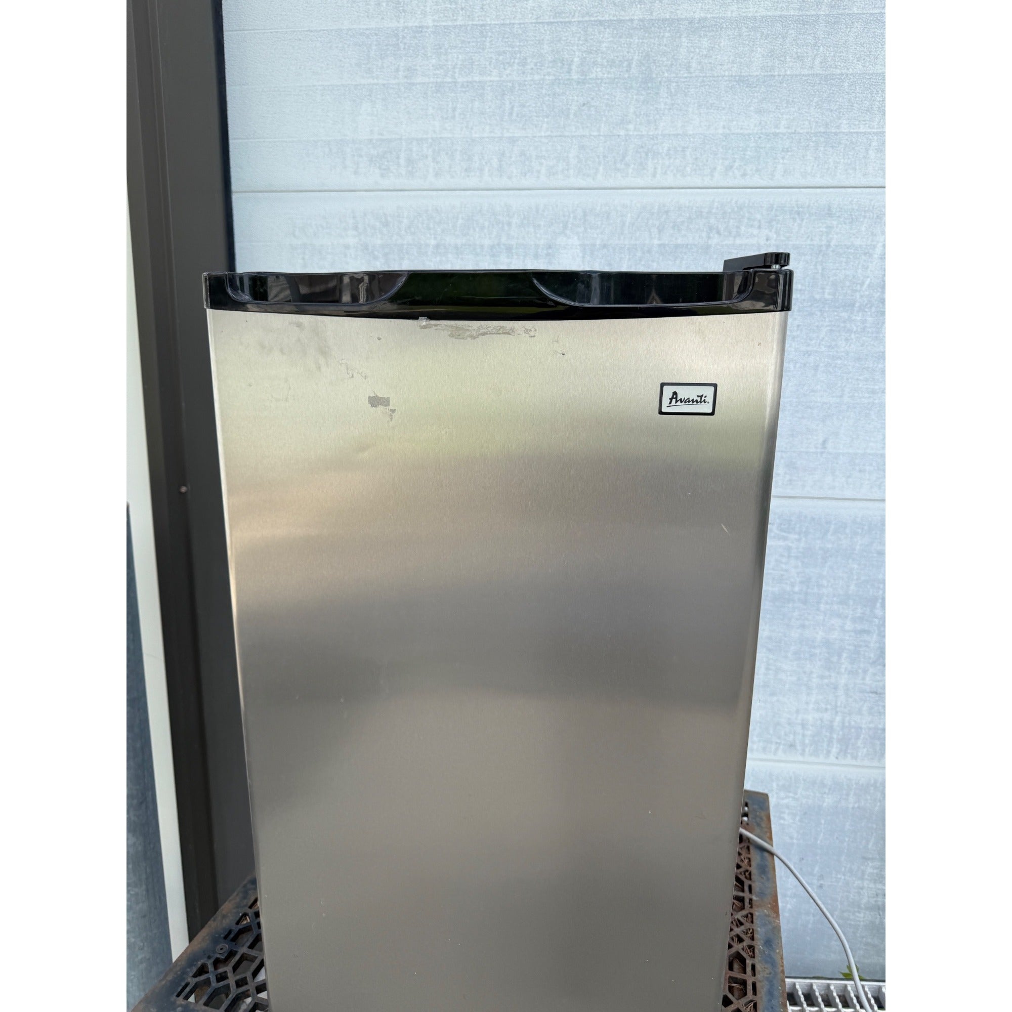 Estate Liquidation Special - Mini Fridge Soda, beer Good Working Order