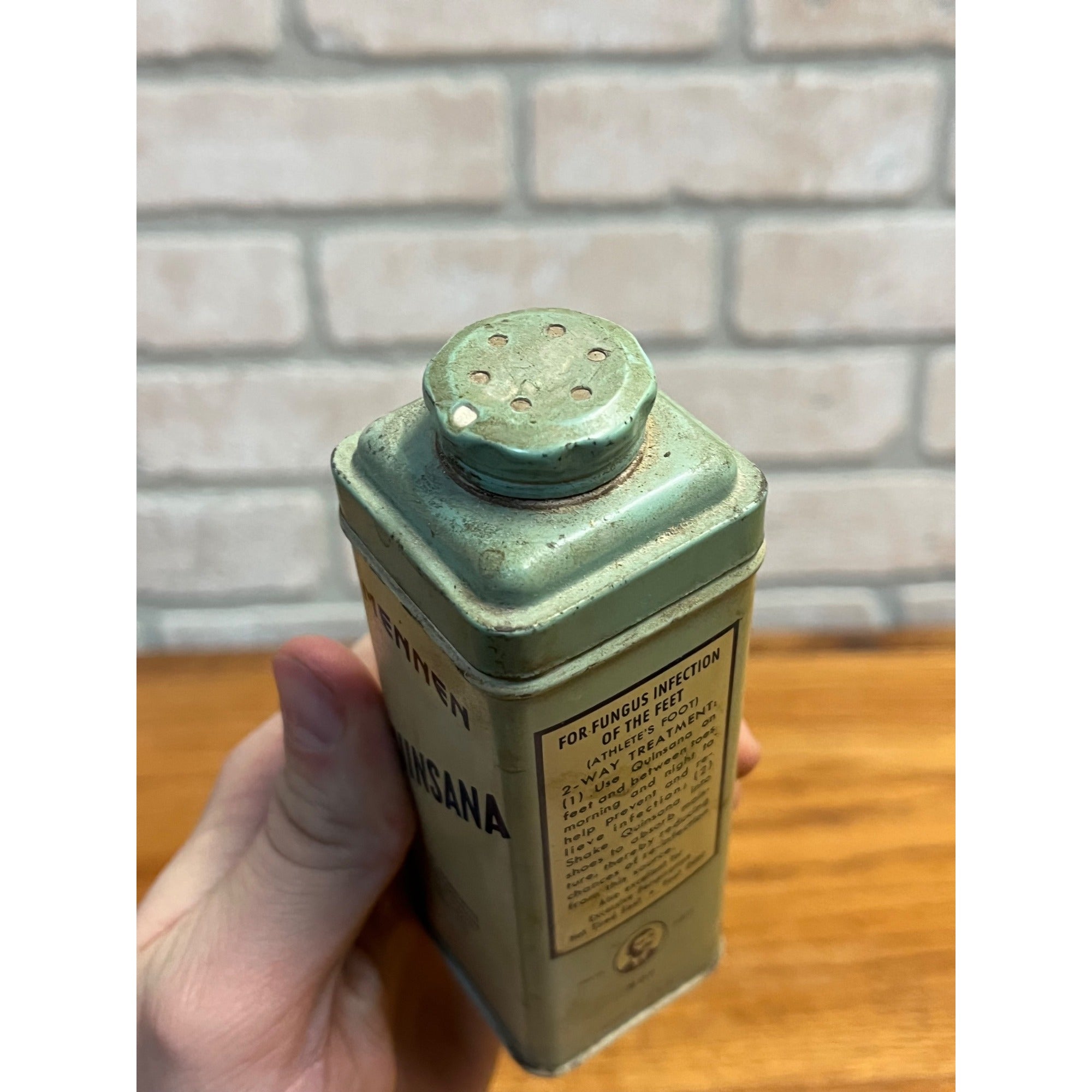 Vintage 1940s Mennen Quinsana Talc Tin w/ Contents Medicine Apothecary Pharmacy