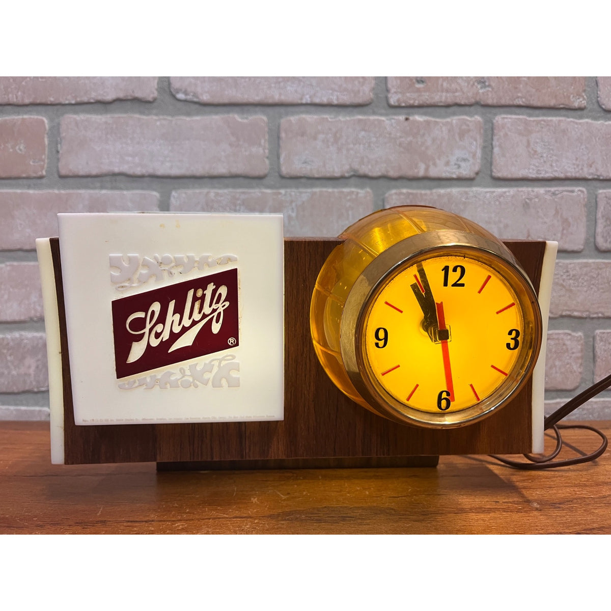 Vintage Schlitz Beer Electric Motion Rotating Lighted Barrel Clock 1965  - Works