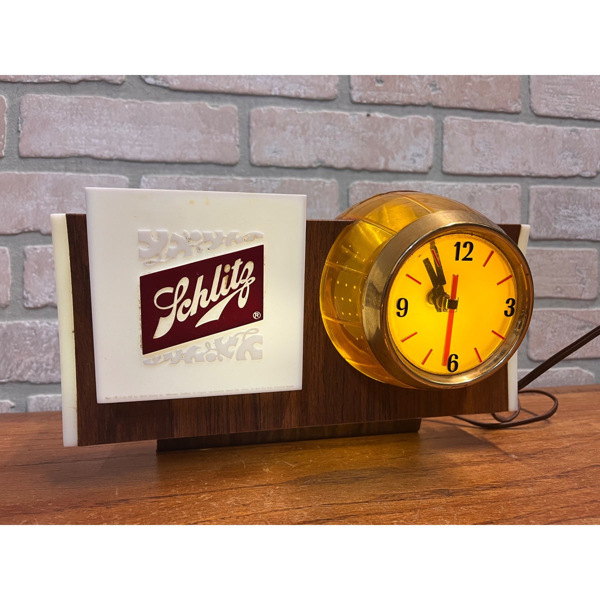Vintage Schlitz Beer Electric Motion Rotating Lighted Barrel Clock 1965  - Works