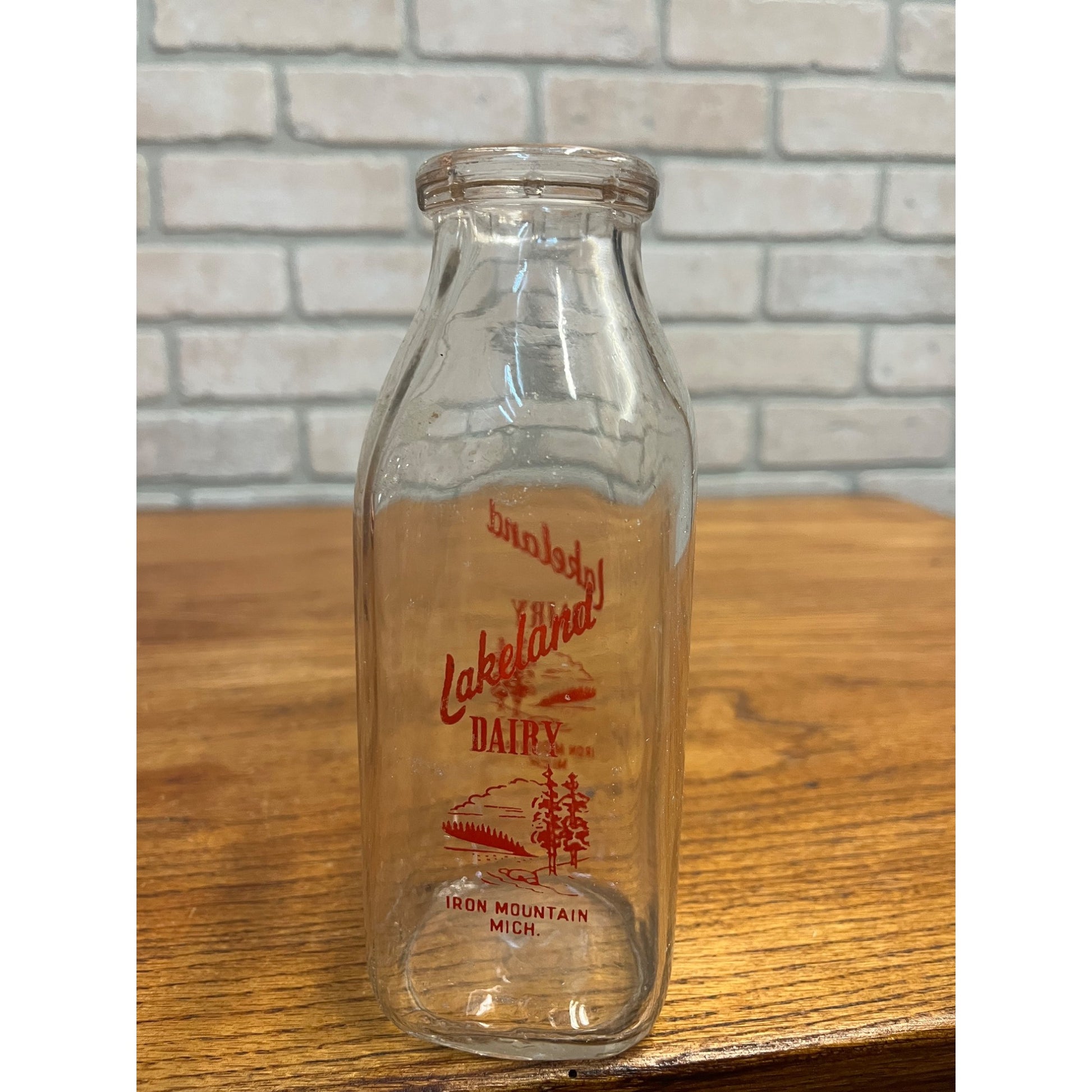 Vintage Red Pyro Pint Milk Bottle Lakeland Dairy Iron Mountain, Mich