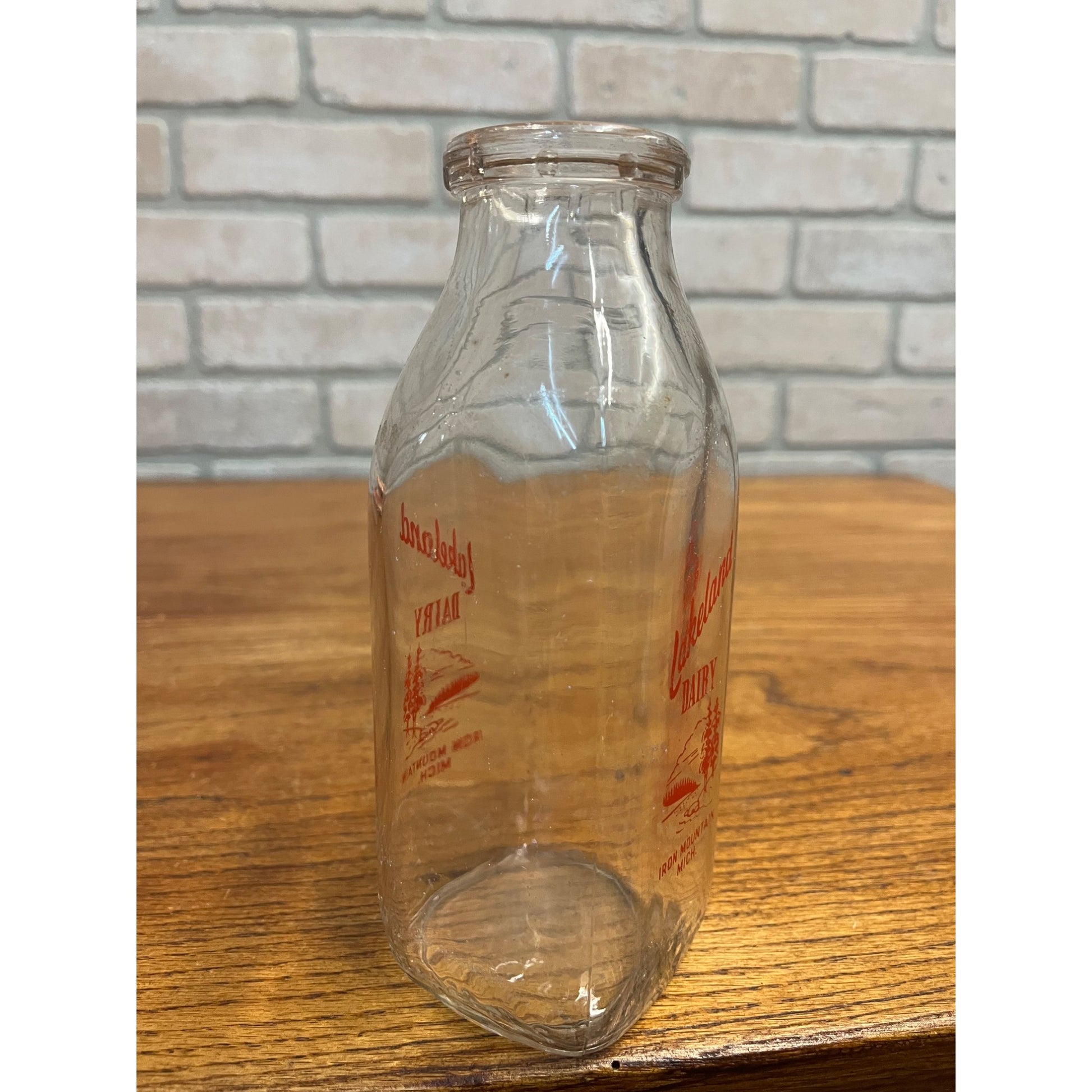 Vintage Red Pyro Pint Milk Bottle Lakeland Dairy Iron Mountain, Mich