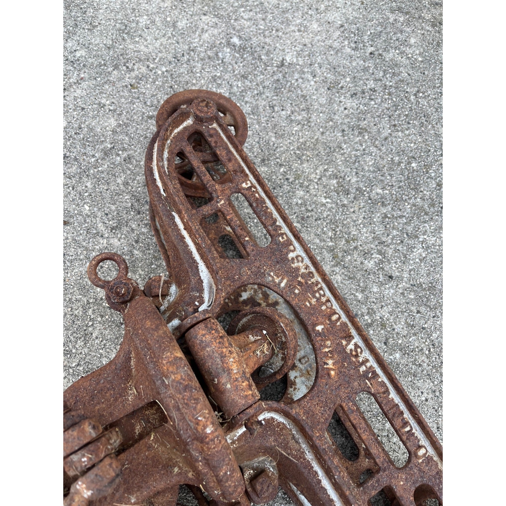 RARE Antique F.E. Myers Sure Grip Cast Iron Farm Hay Trolley Barn Equipment
