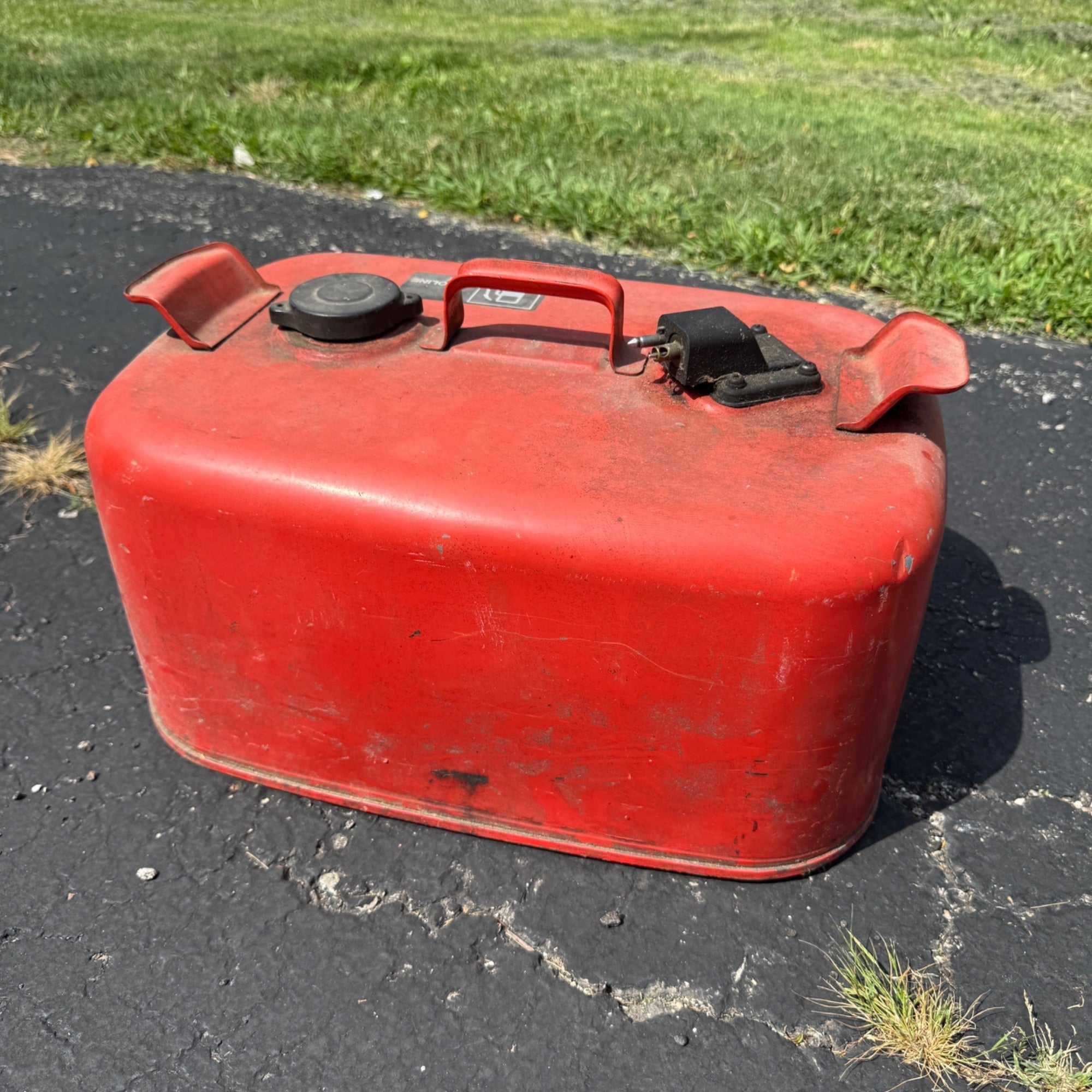 Vintage Yamaha Red Metal 6.3 Gallon Marine Outboard Motorboat Gas/Fuel Can tank