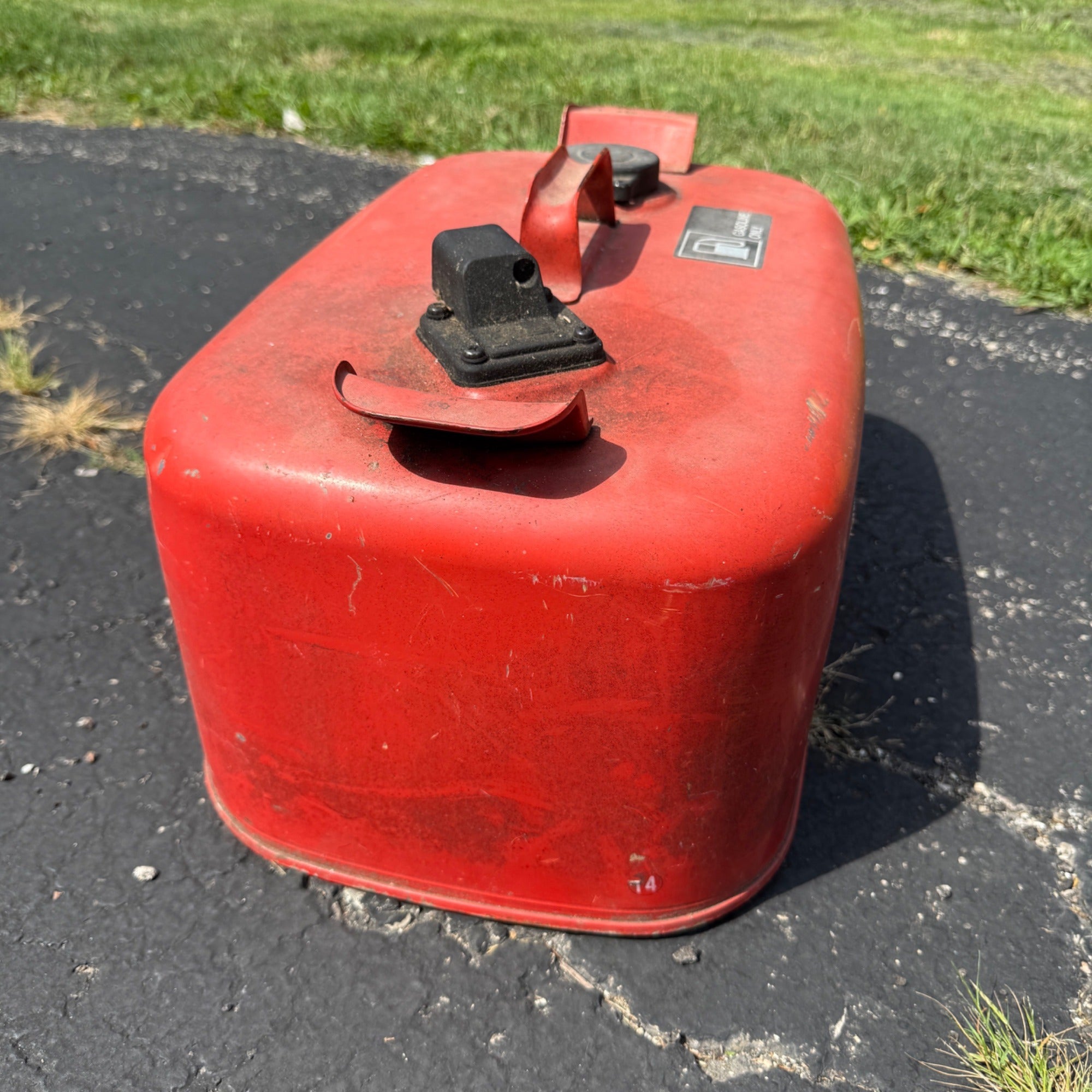 Vintage Yamaha Red Metal 6.3 Gallon Marine Outboard Motorboat Gas/Fuel Can tank