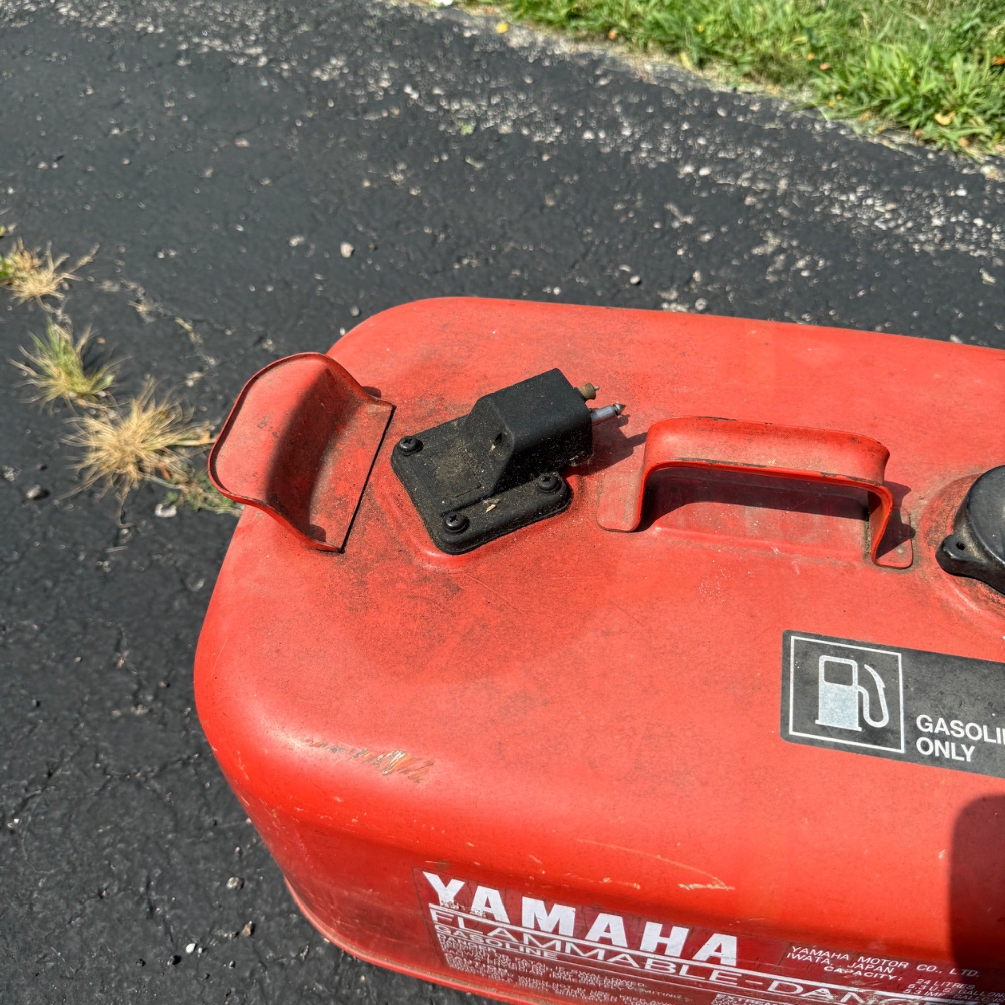 Vintage Yamaha Red Metal 6.3 Gallon Marine Outboard Motorboat Gas/Fuel Can tank