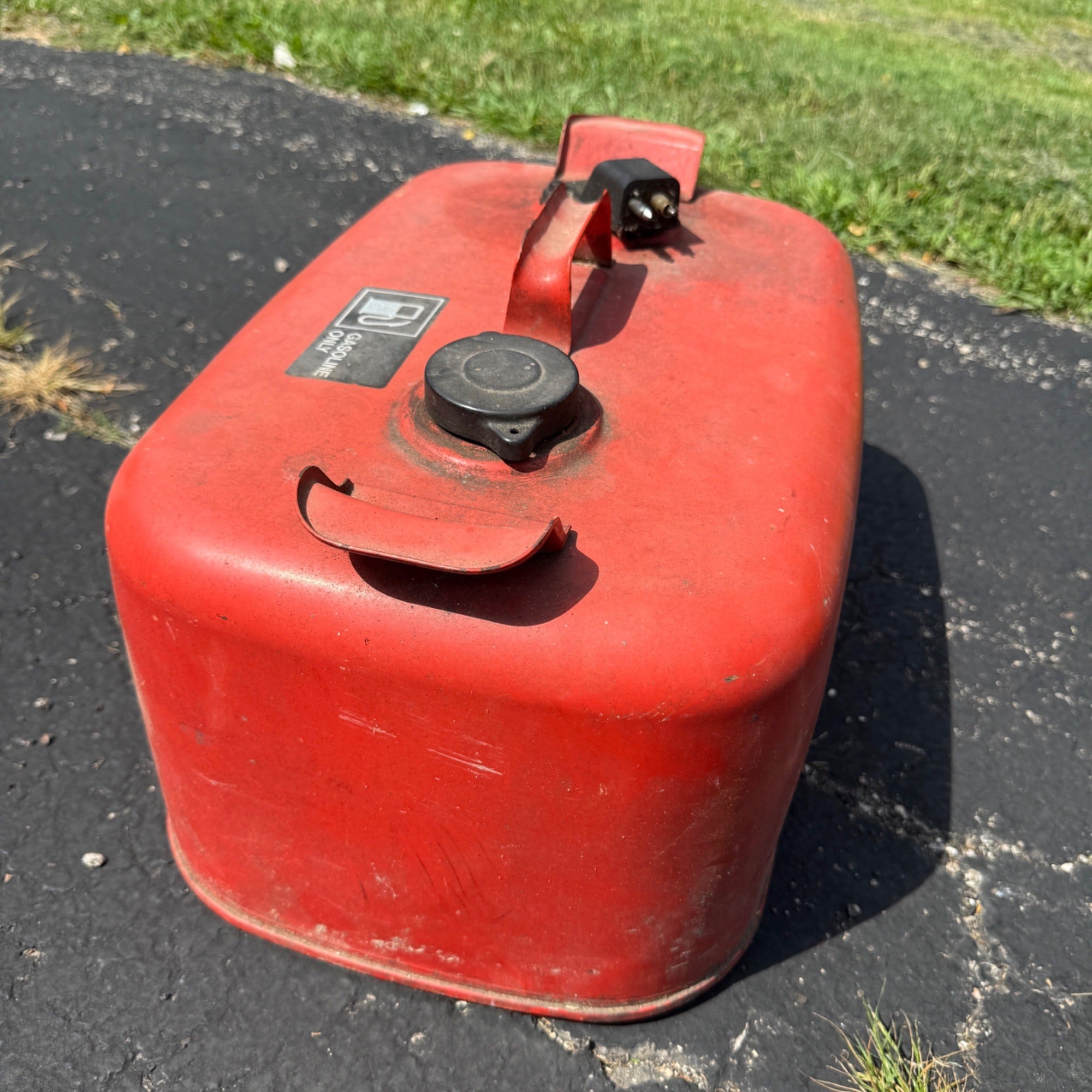 Vintage Yamaha Red Metal 6.3 Gallon Marine Outboard Motorboat Gas/Fuel Can tank