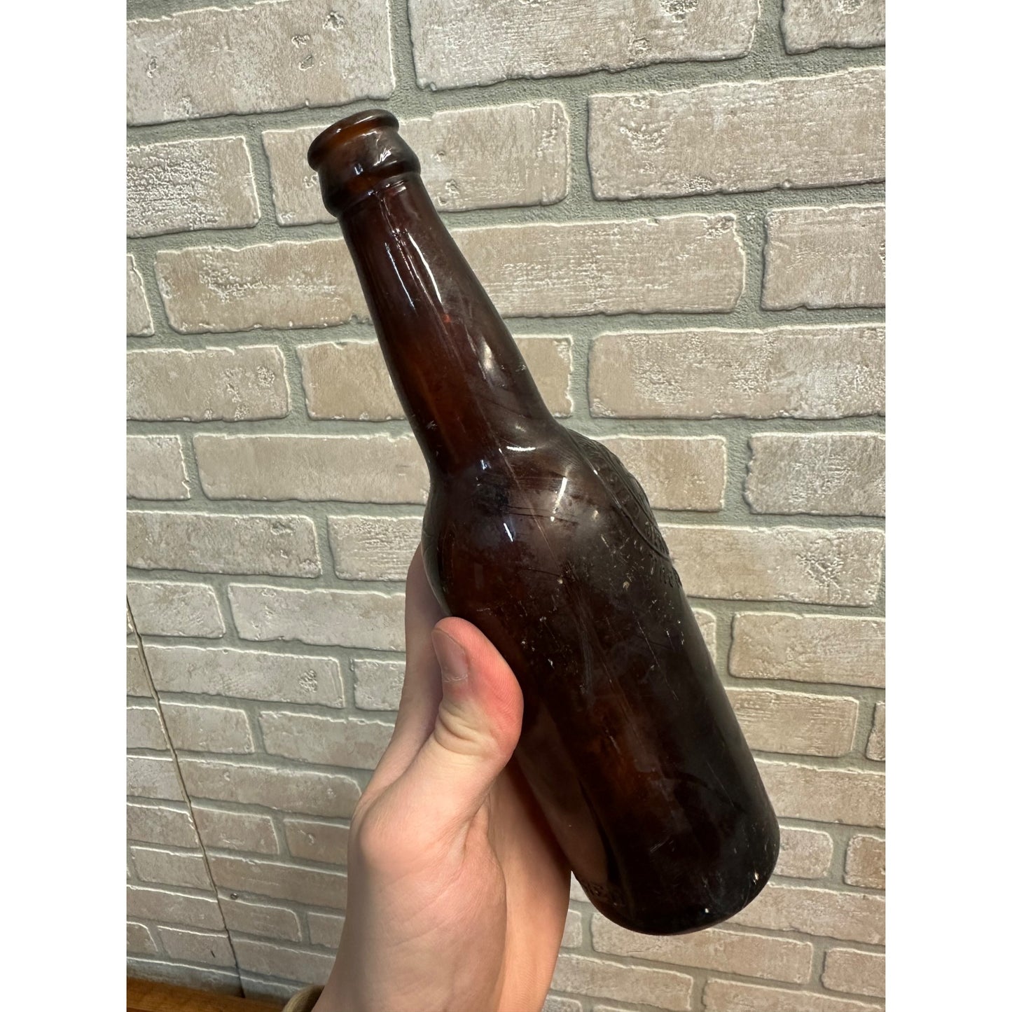 Pre-Pro Leisen & Henes Beer Bottle 12oz Amber Brown Embossed Menominee MI