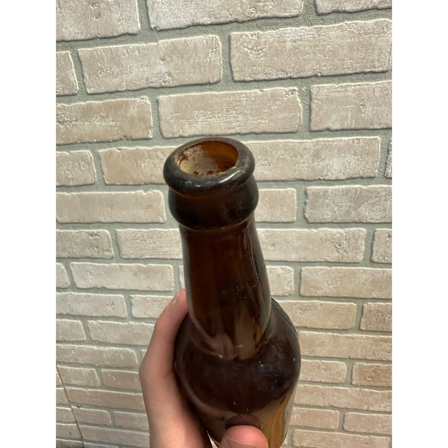 Pre-Pro Leisen & Henes Beer Bottle 12oz Amber Brown Embossed Menominee MI