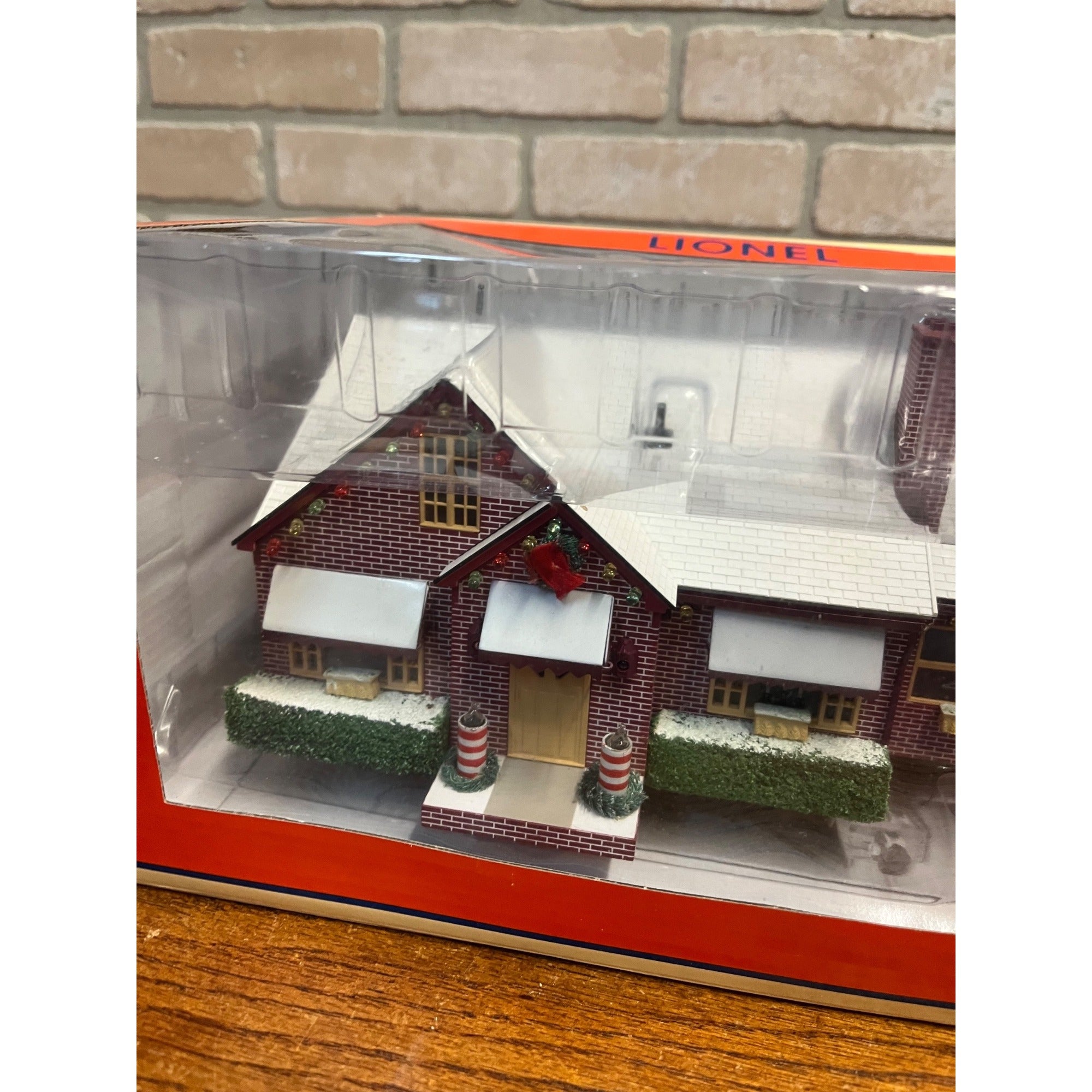 Lionel Christmas House Deluxe 6-37957 With Original Box