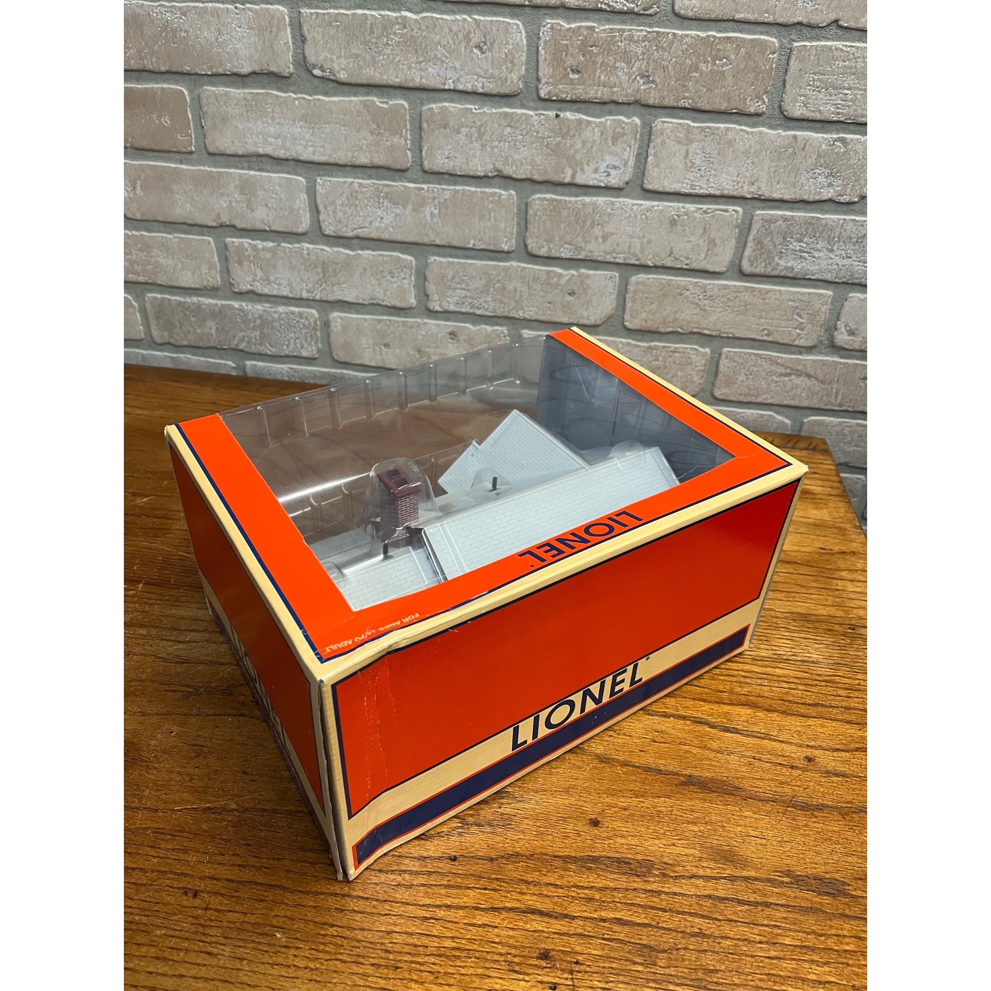 Lionel Christmas House Deluxe 6-37957 With Original Box