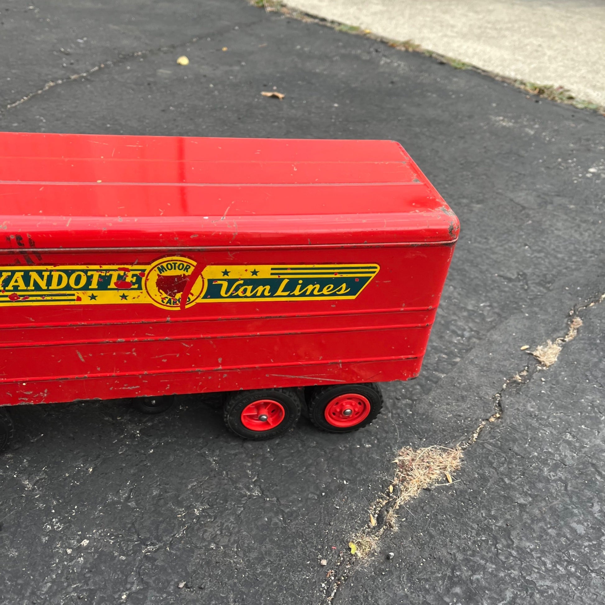 Vintage Wyandotte Van Lines Motor Cargo Semi Truck Trailer Pressed Steel Toy