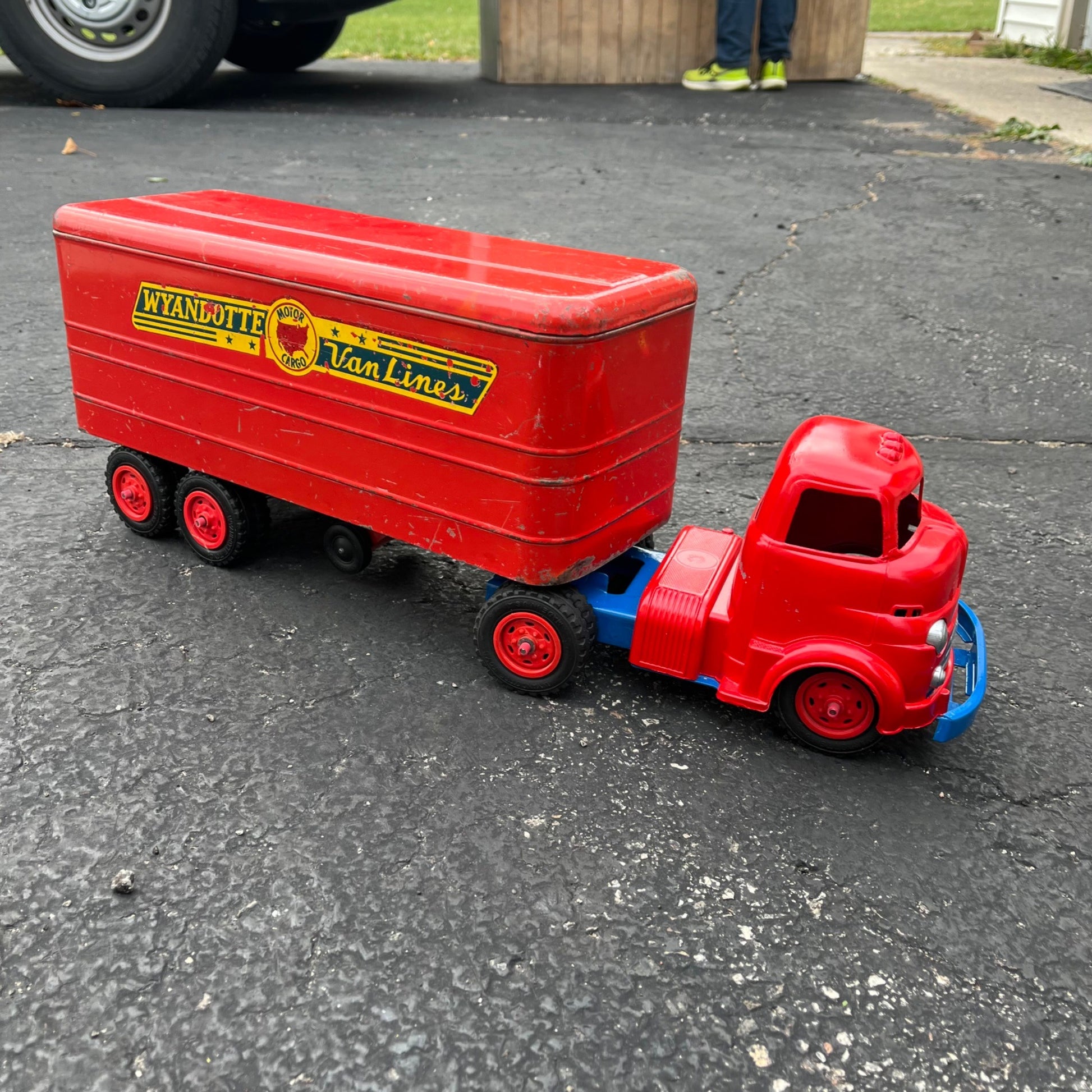 Vintage Wyandotte Van Lines Motor Cargo Semi Truck Trailer Pressed Steel Toy