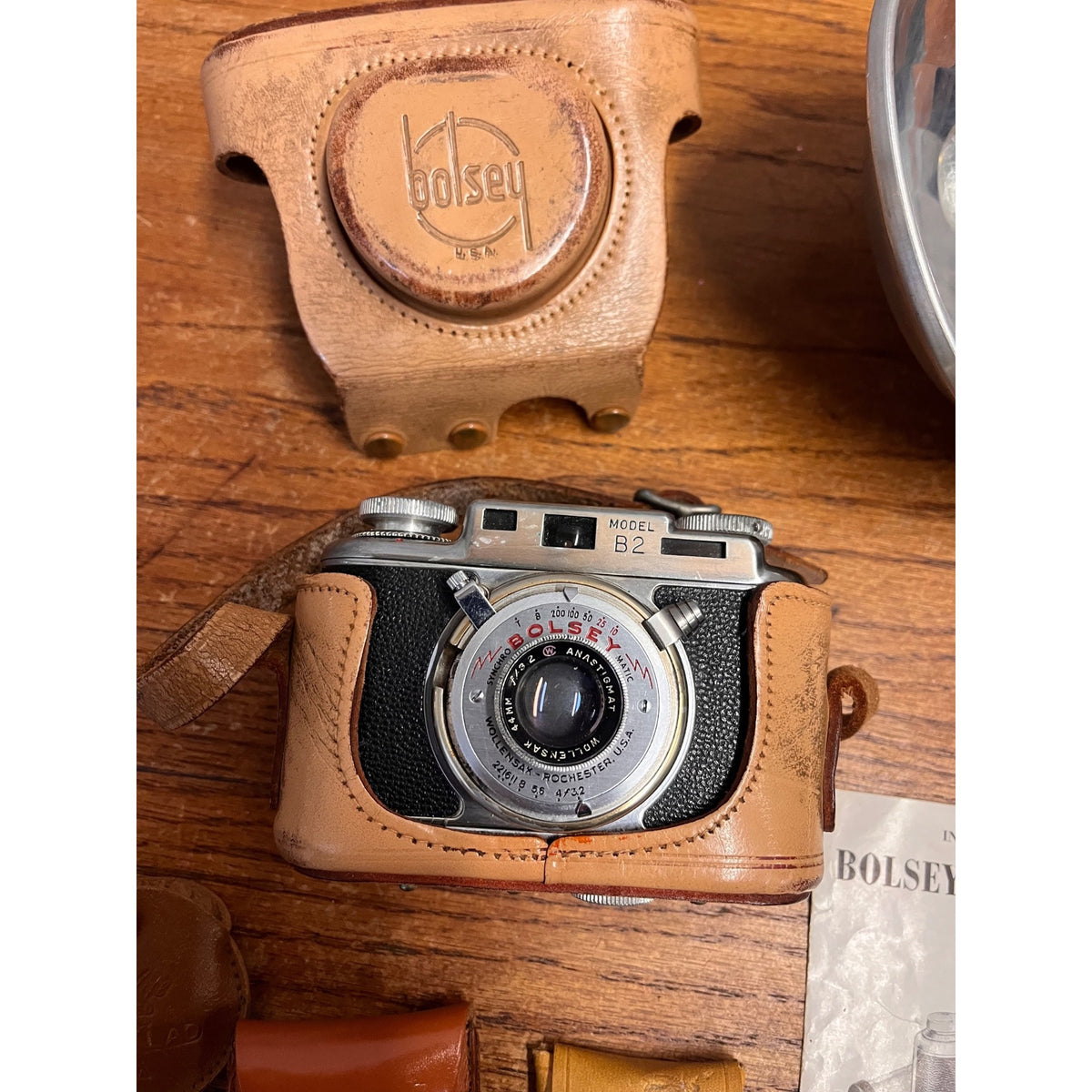 Vintage Bolsey 35MM Model B2 Synchromatic Film Camera With Wollensack 44MM F/32 Lens, Flash & Leather Carrying Case Circa 1949