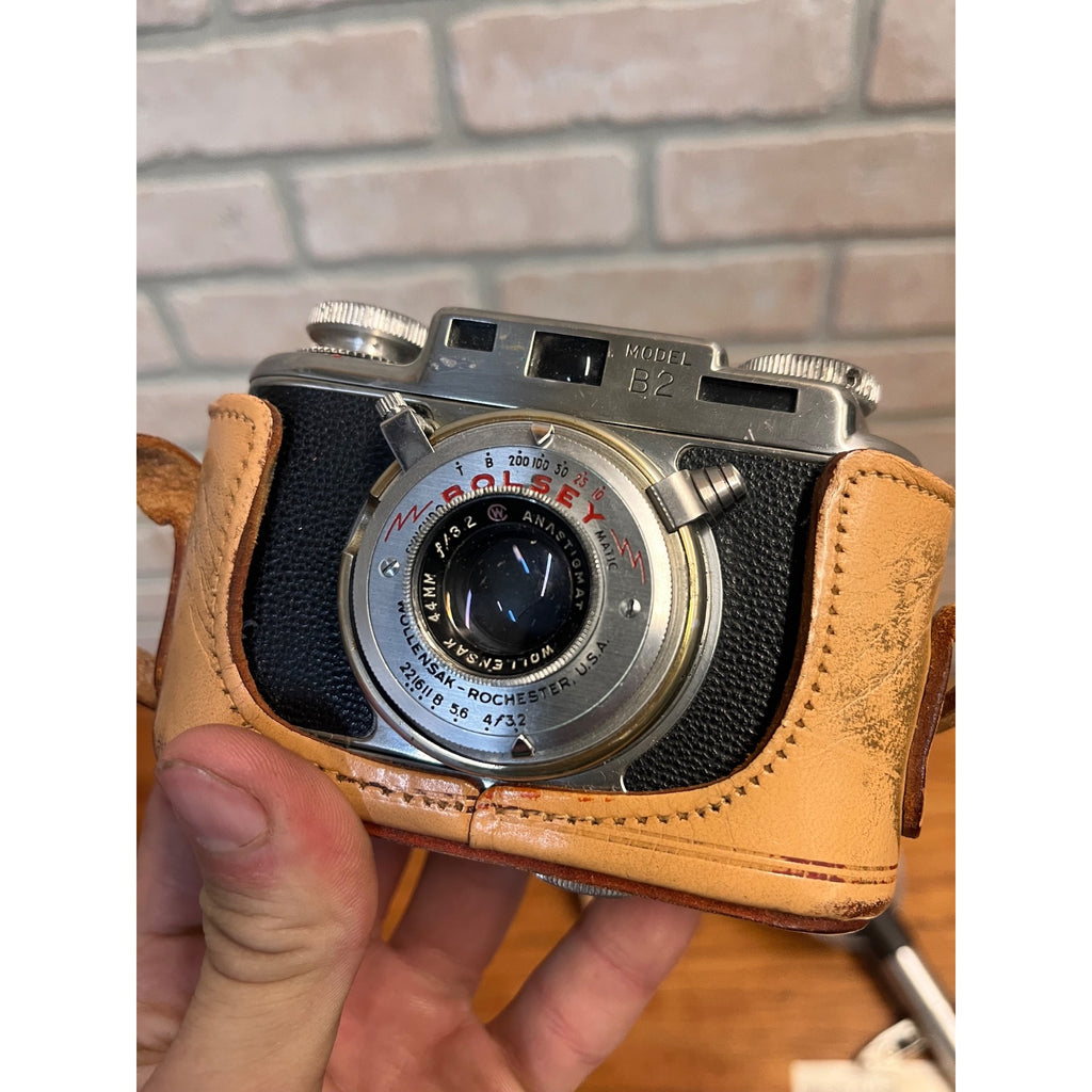 Vintage Bolsey 35MM Model B2 Synchromatic Film Camera With Wollensack 44MM F/32 Lens, Flash & Leather Carrying Case Circa 1949