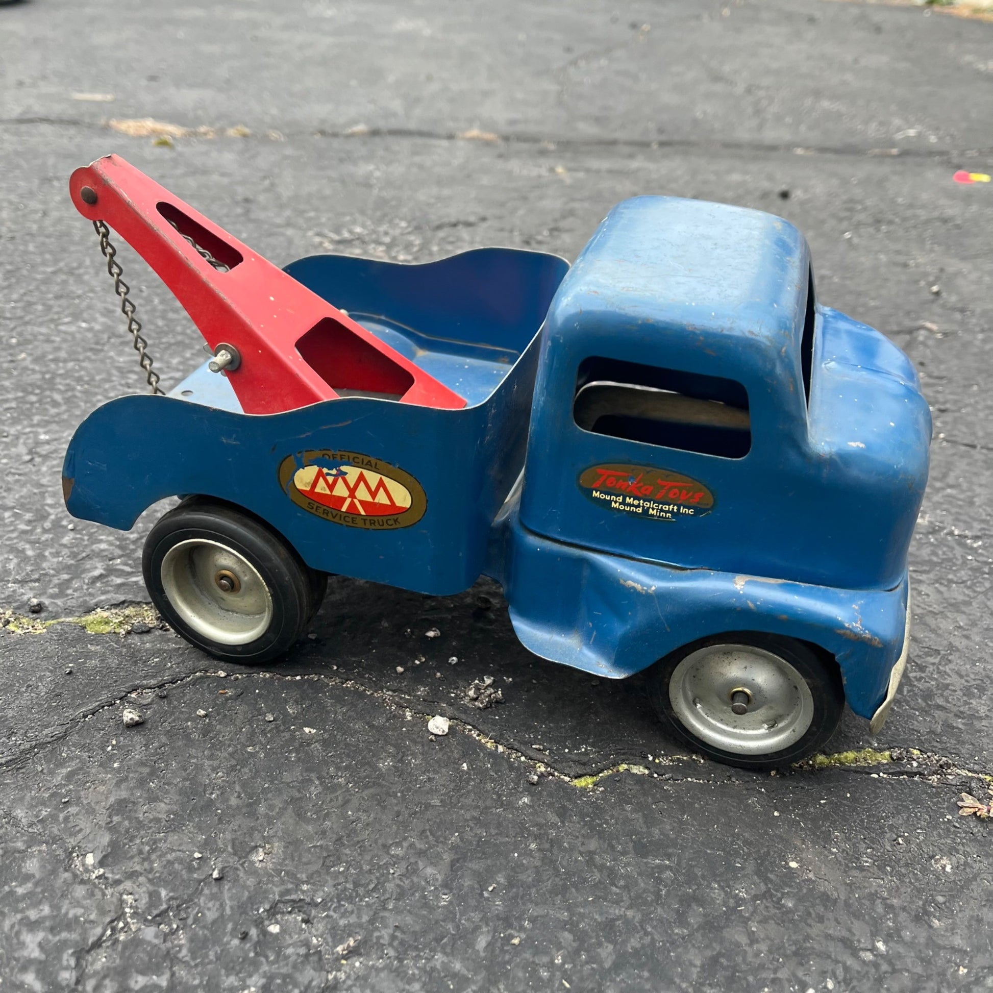 Vintage Tonka Mound Metalcraft Tow Wrecker Truck Blue & Red Pressed Steel Toy