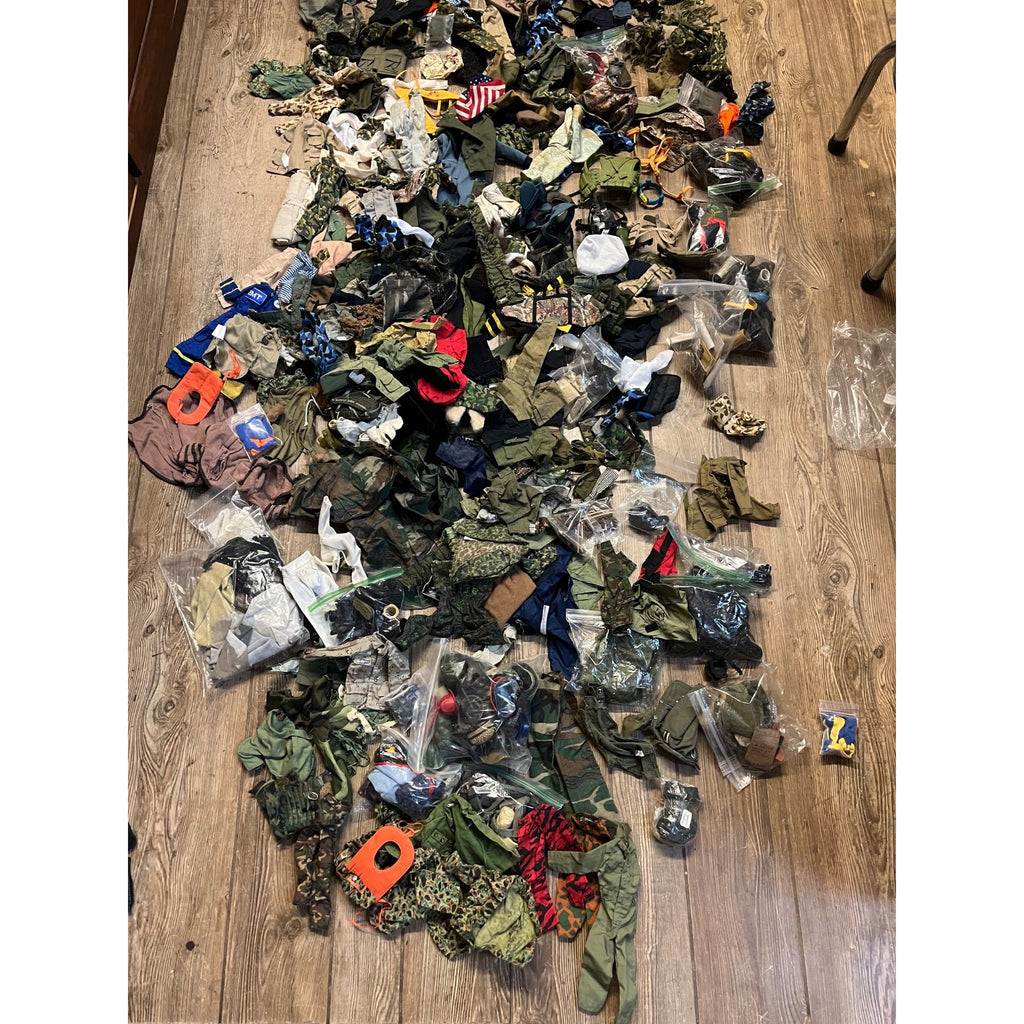 Vintage HUGE LOT G.I. Joe Clothing Outfits & Accessories 12" Action Figures 1/6