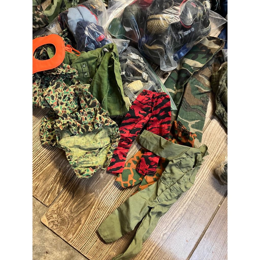 Vintage HUGE LOT G.I. Joe Clothing Outfits & Accessories 12" Action Figures 1/6