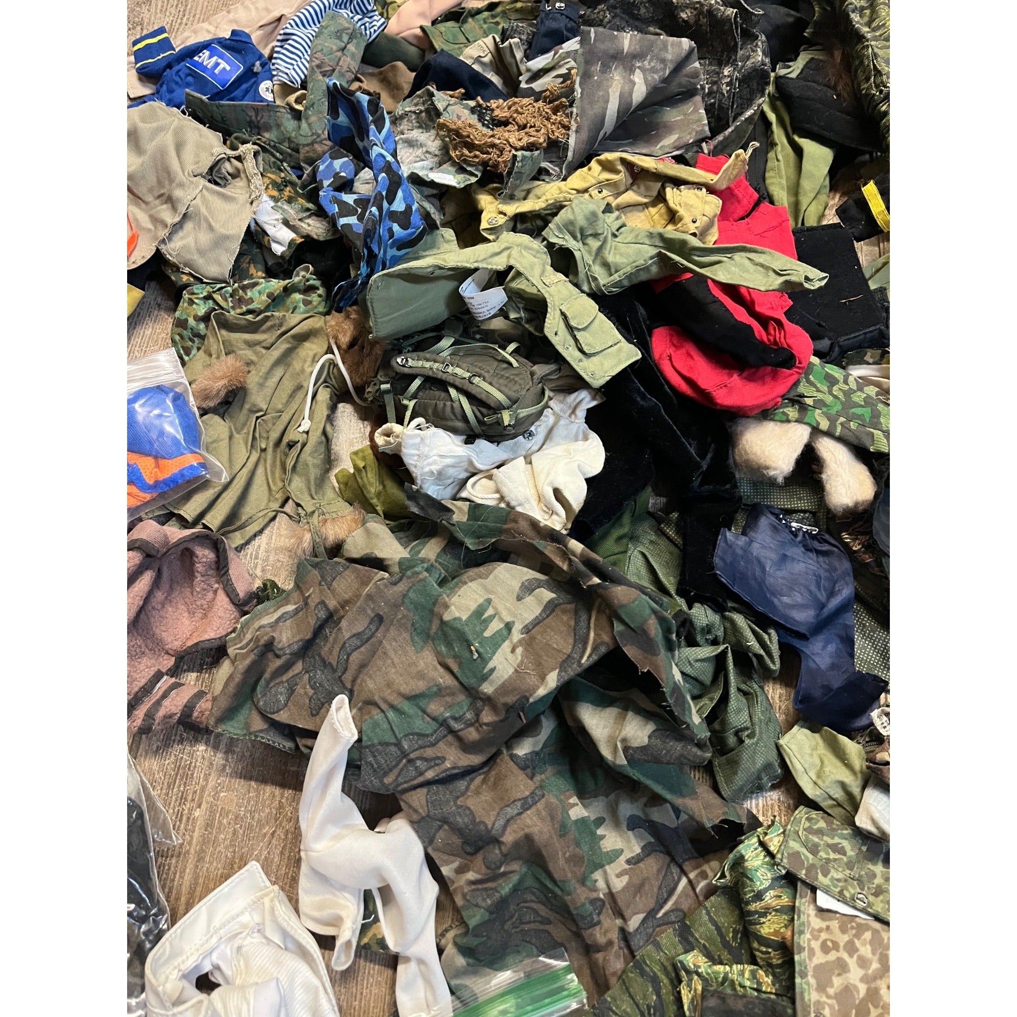 Vintage HUGE LOT G.I. Joe Clothing Outfits & Accessories 12" Action Figures 1/6